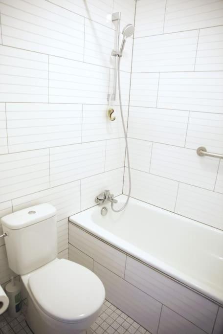 Sunny & Cozy Studio with shared swimming pool view 5