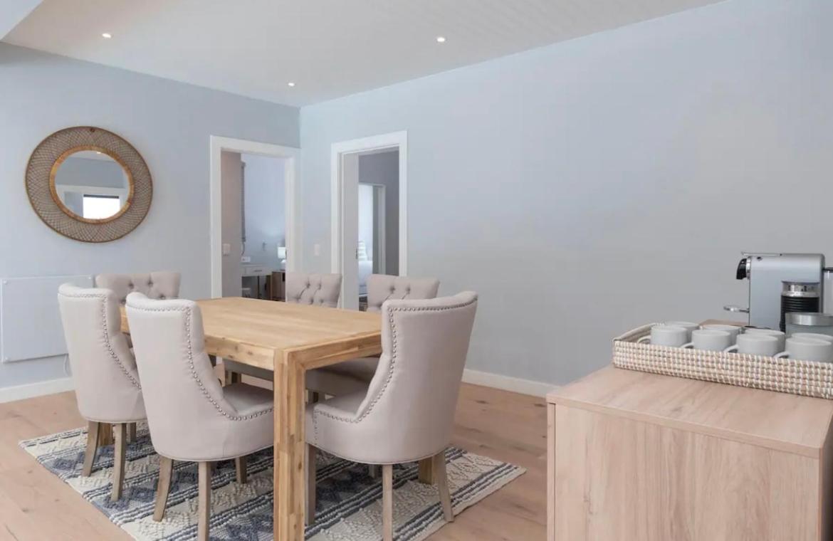 Stunning House in Constantia view 3