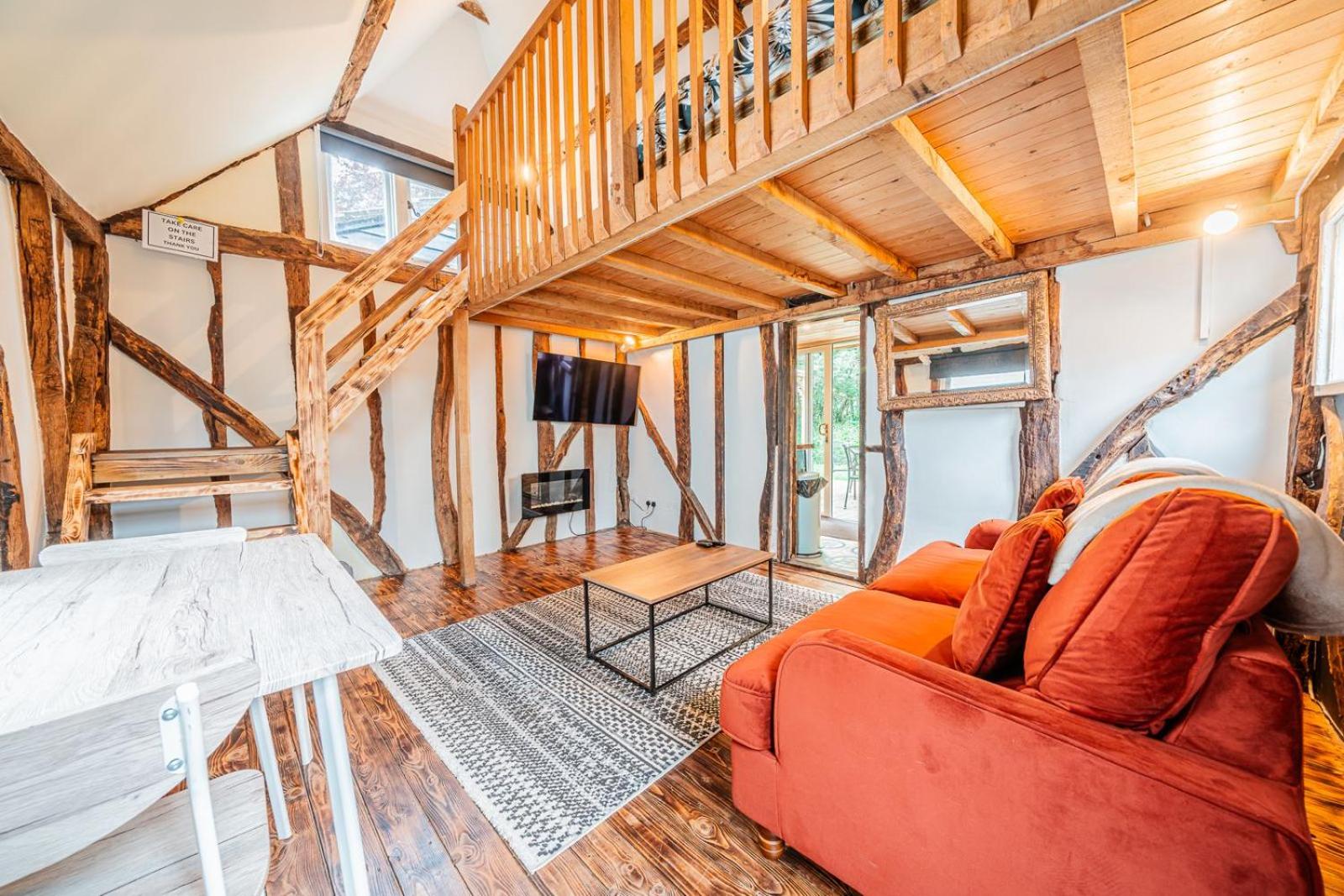 Hotel Cozy Cottage With Hot Tub!