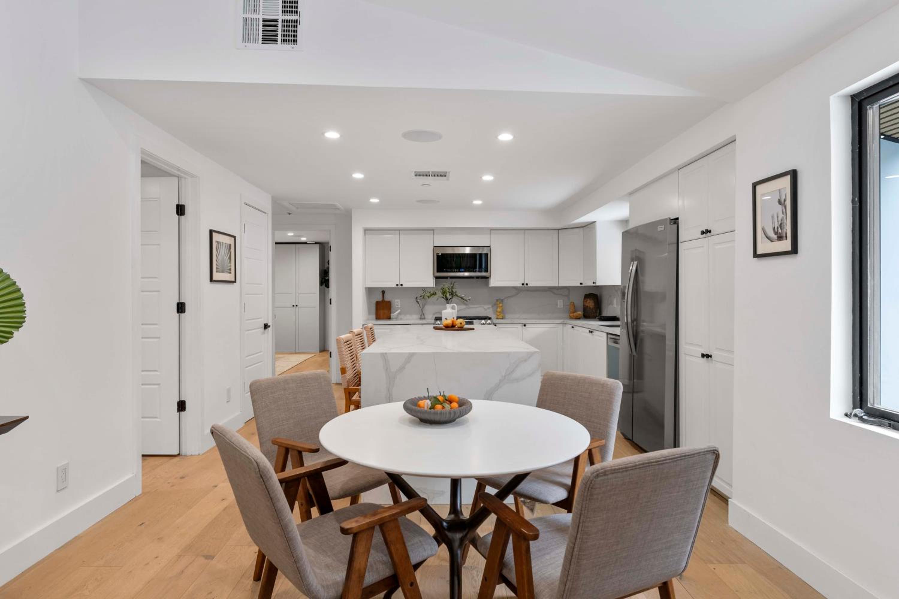 Luxury Living 3BR House with Outdoor space, Parking
