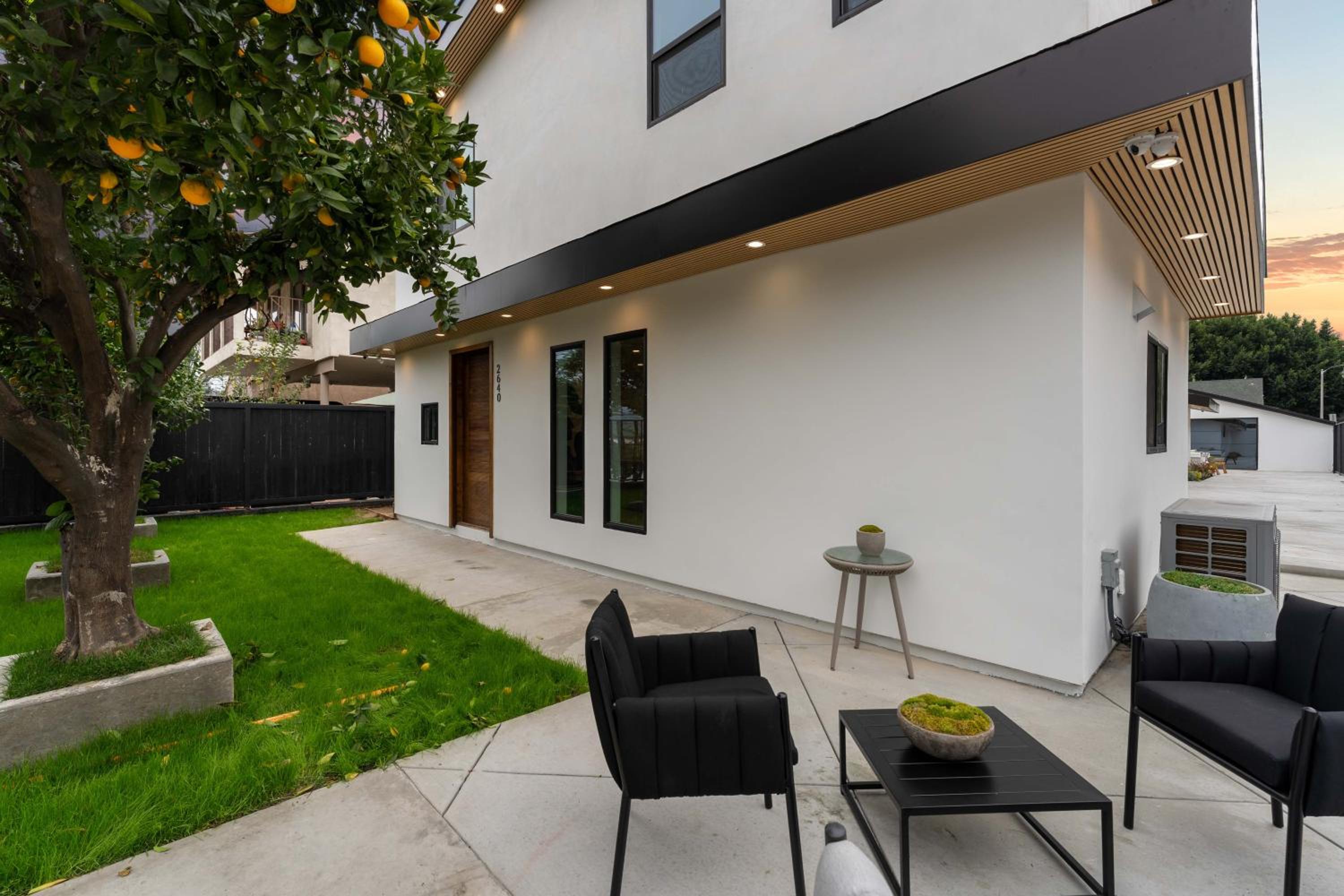 Luxury Living 3BR House with Outdoor space, Parking