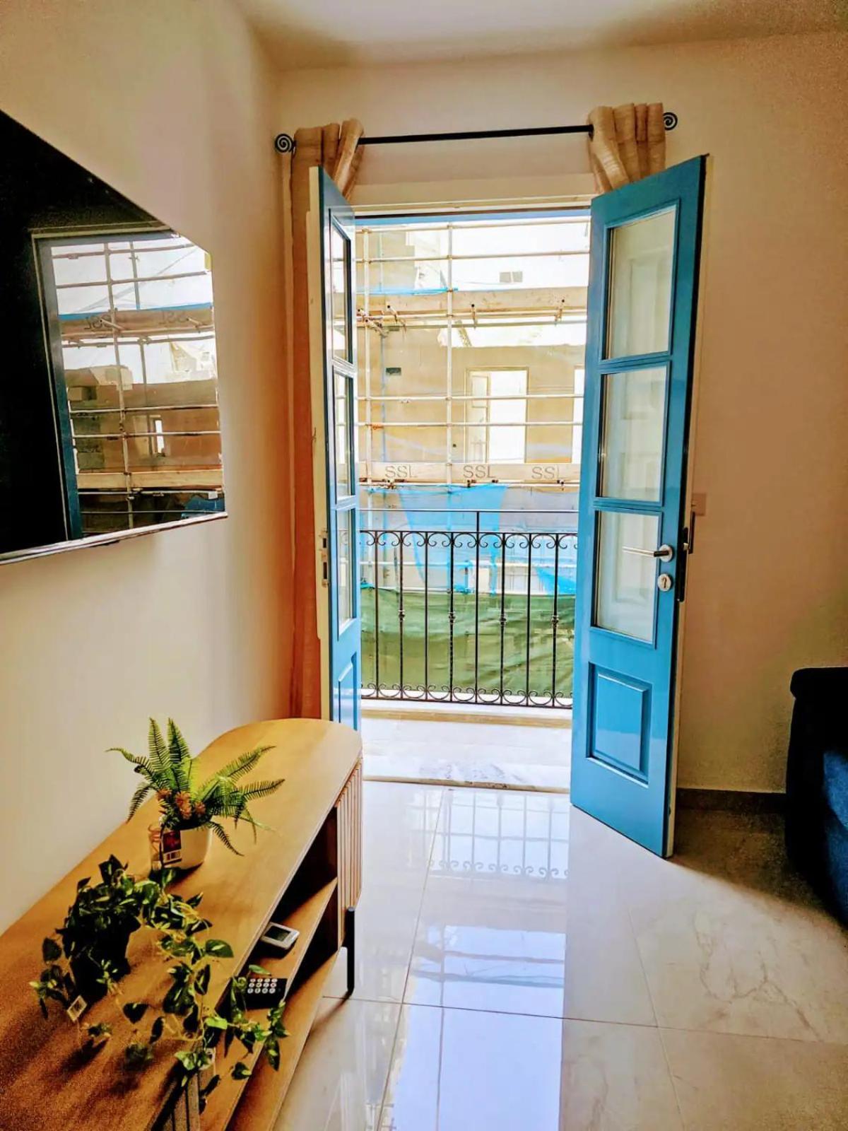 Luxurious Sliema Apartment Near Valletta Ferry
