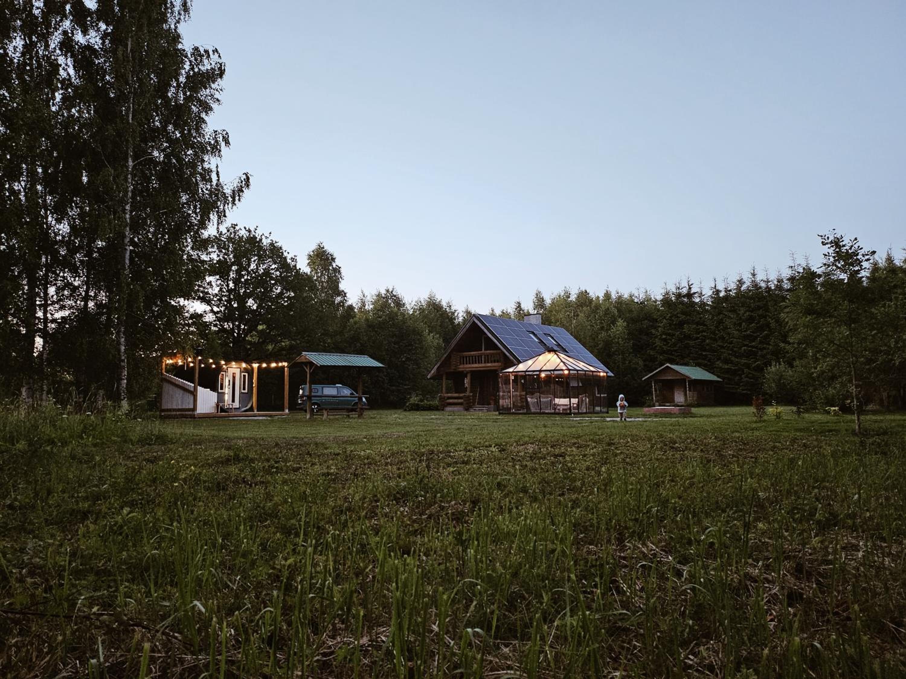Hazel Hut - spacious fenced yard, sauna, 2-bedroom view 2