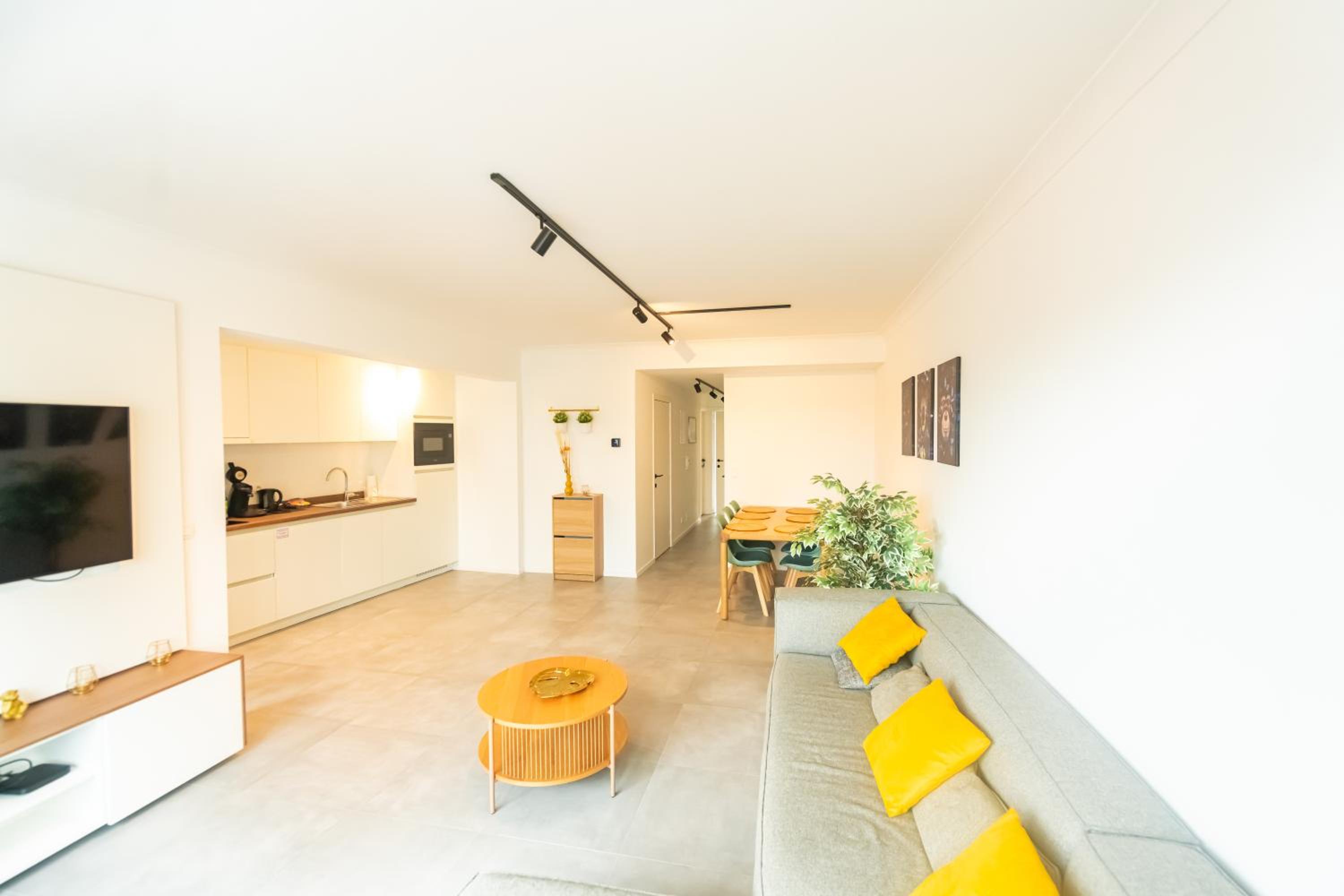 Ostend Center Luxury Top Floor Apartment with Free Parking