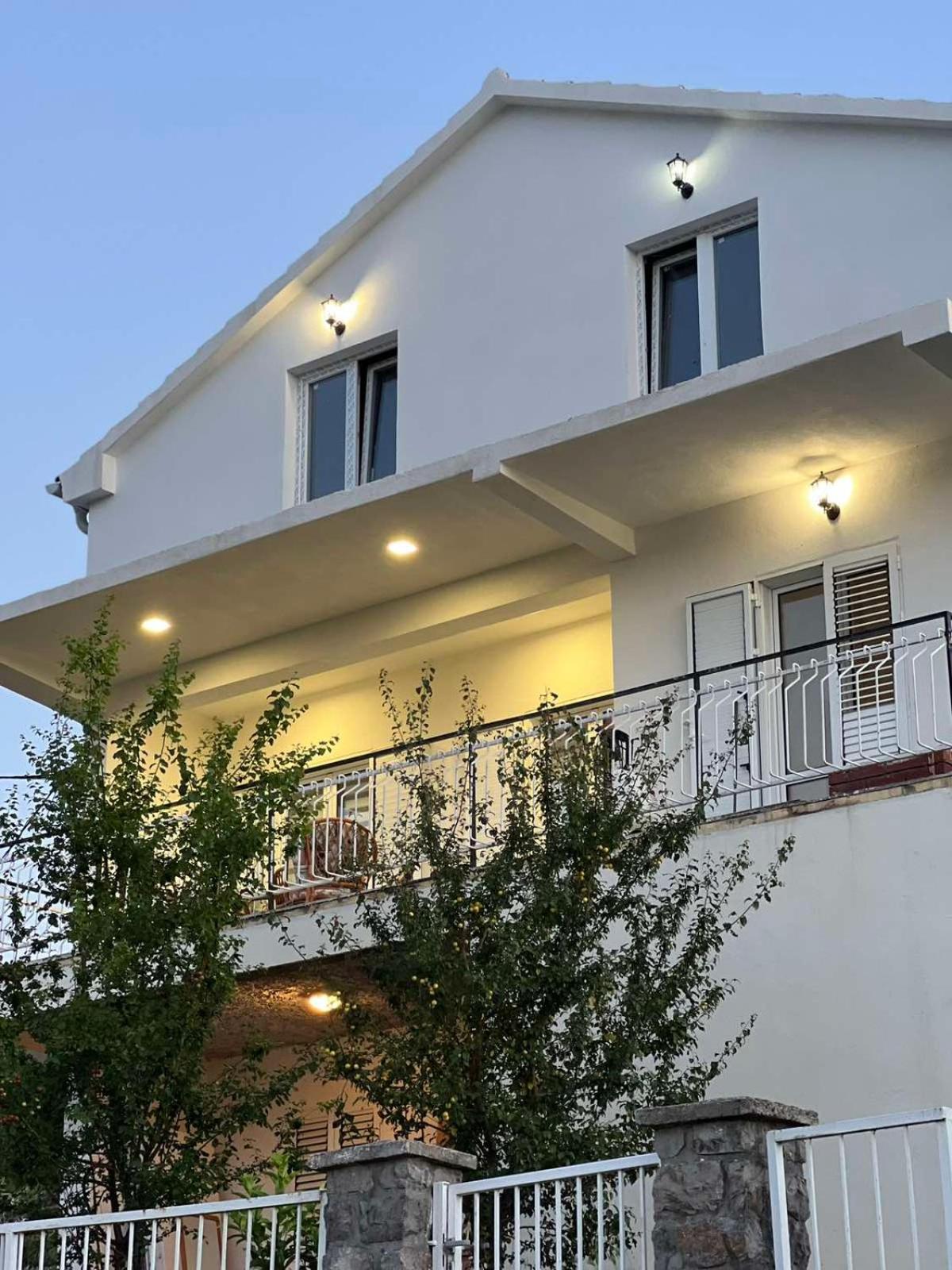 Villa Bubanja with shared pool