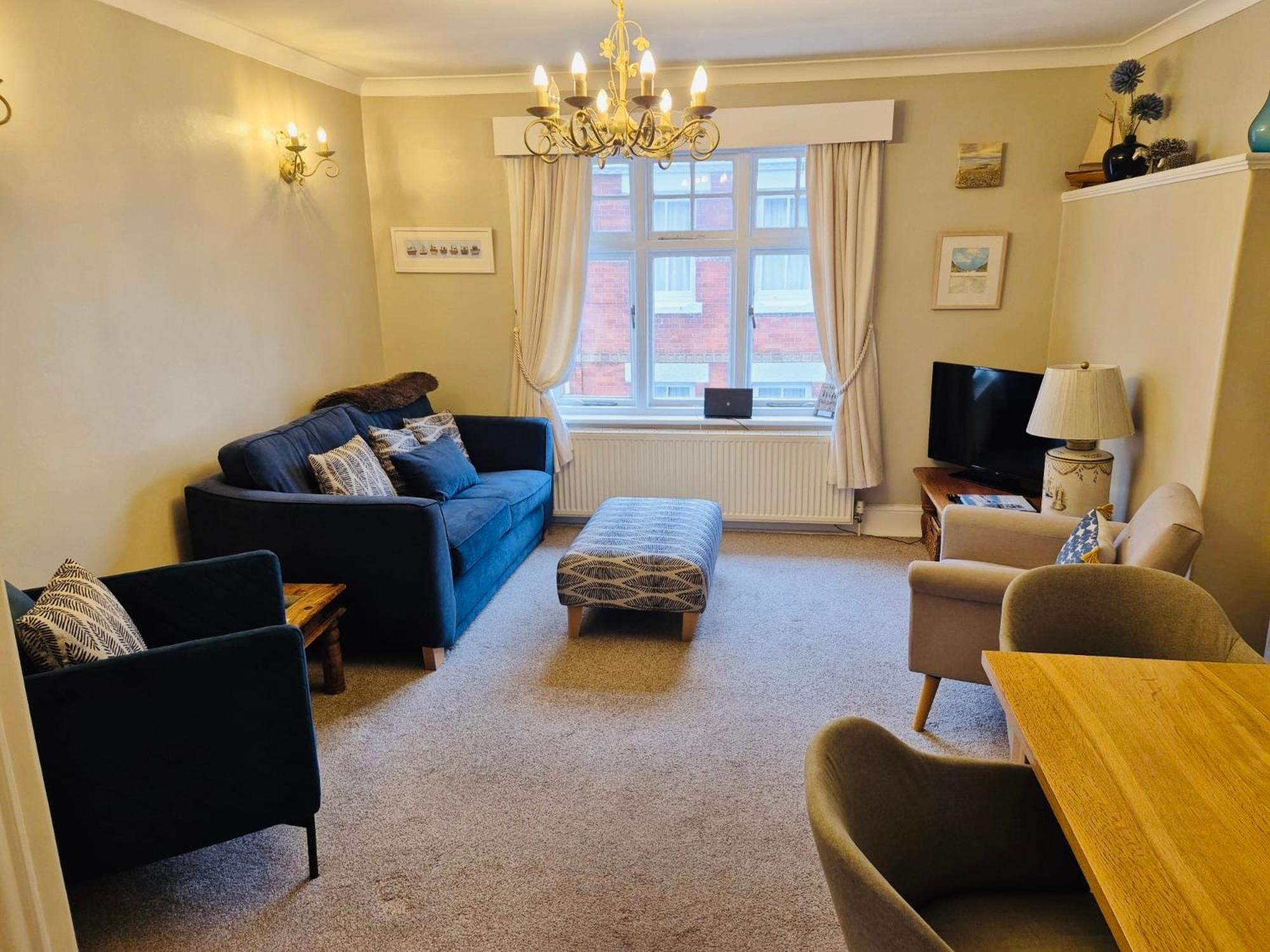 ROCKFERRY 3 Bed Central Apartment + parking permit view 4