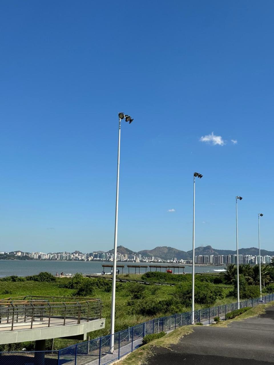 Apartamento a 100 metros da praia em Jardim Camburi