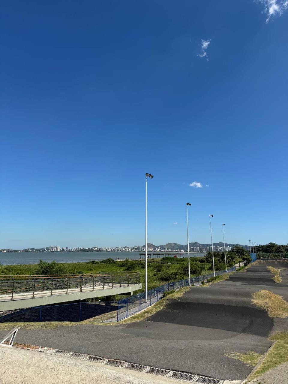 Apartamento a 100 metros da praia em Jardim Camburi