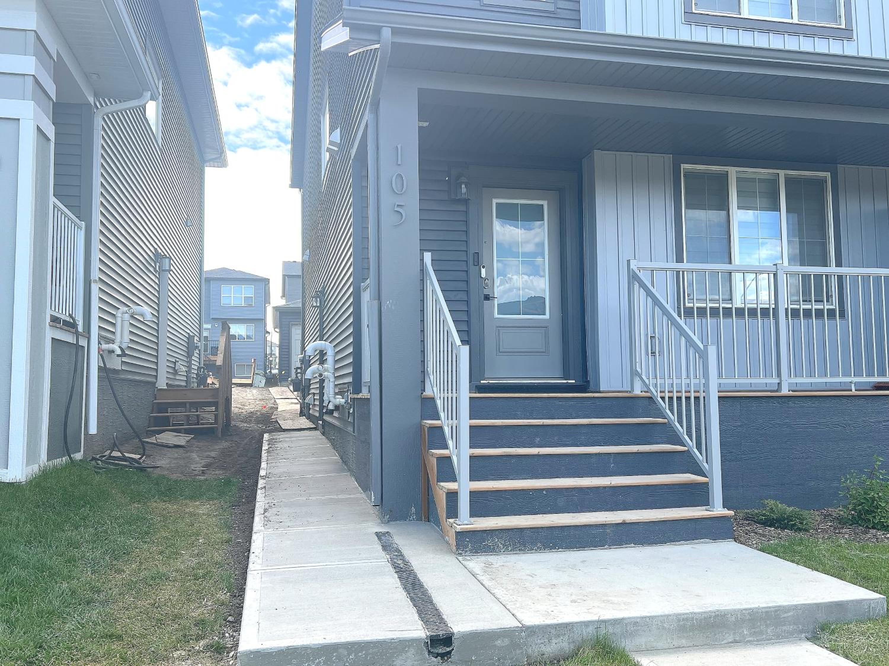 Cozy New Suite in NW Calgary