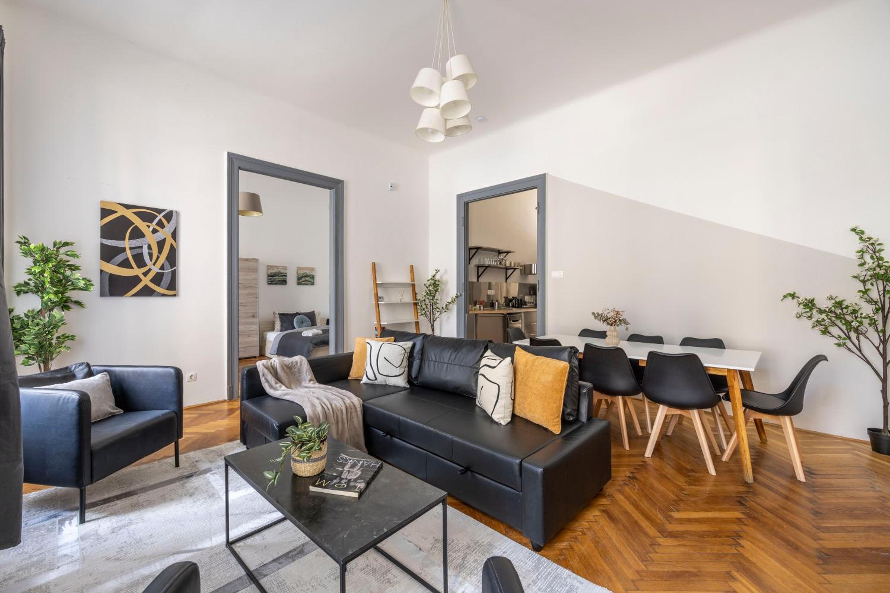 Charming & Cozy Stylish Apartment in the Heart of Budapest view 2