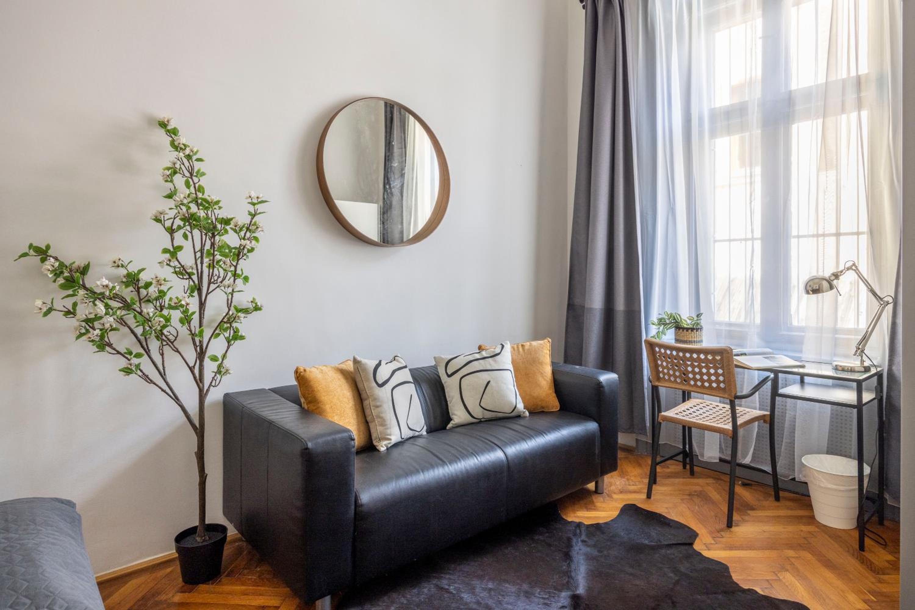 Charming & Cozy Stylish Apartment in the Heart of Budapest view 4