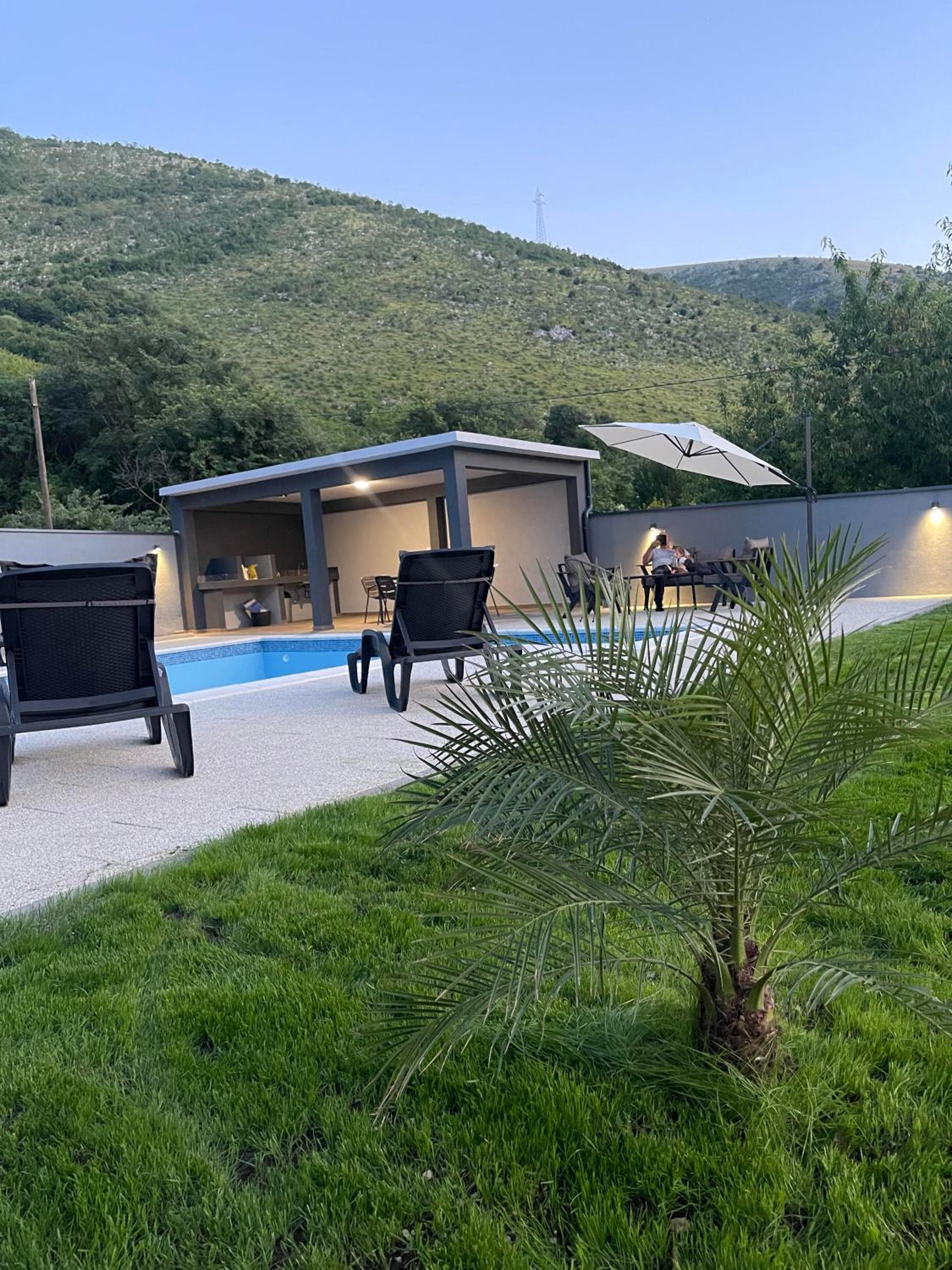 House and pool BajNa