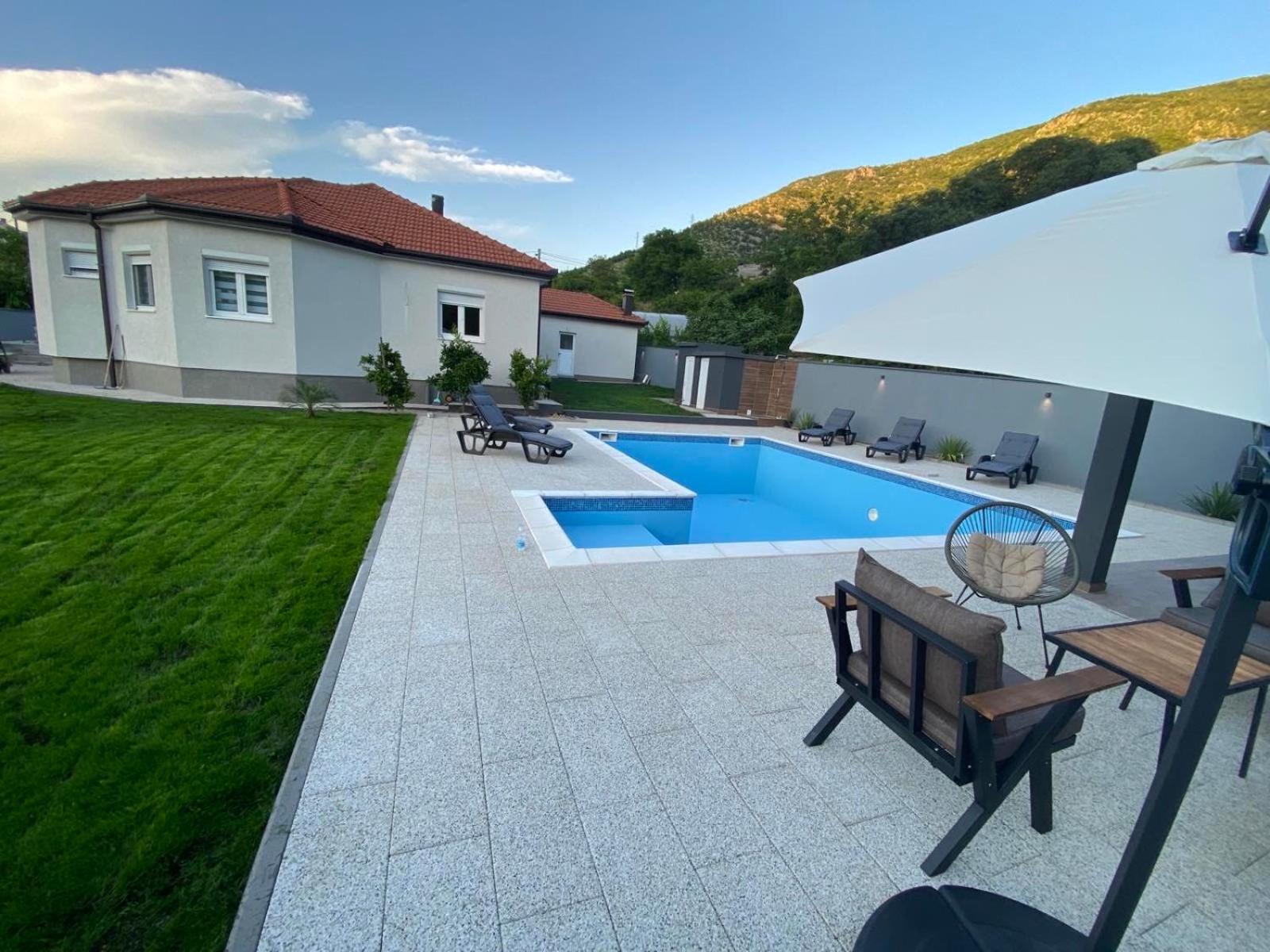 House and pool BajNa
