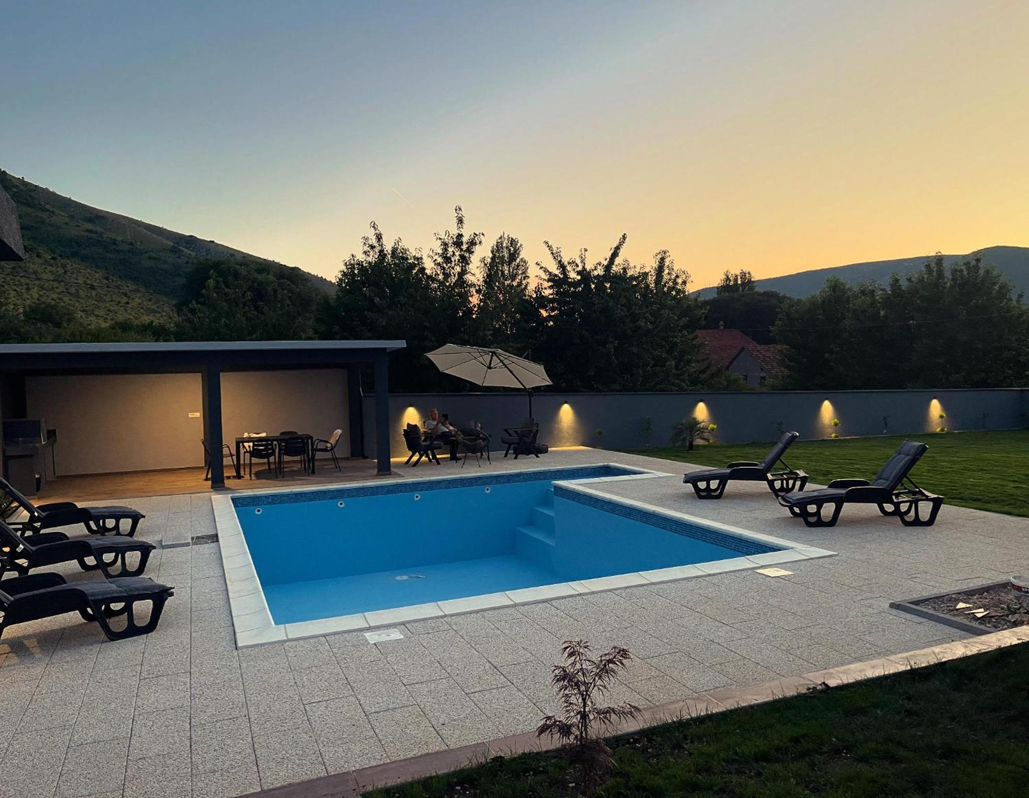 House and pool BajNa