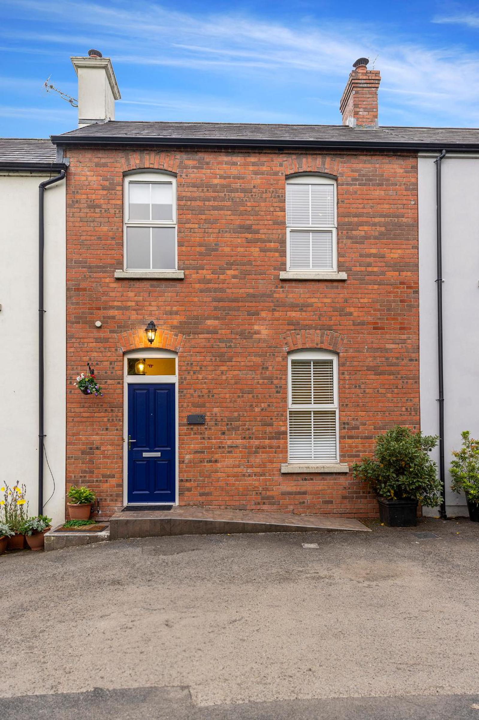 Hotel Riverside Townhouse Antrim - Image 1