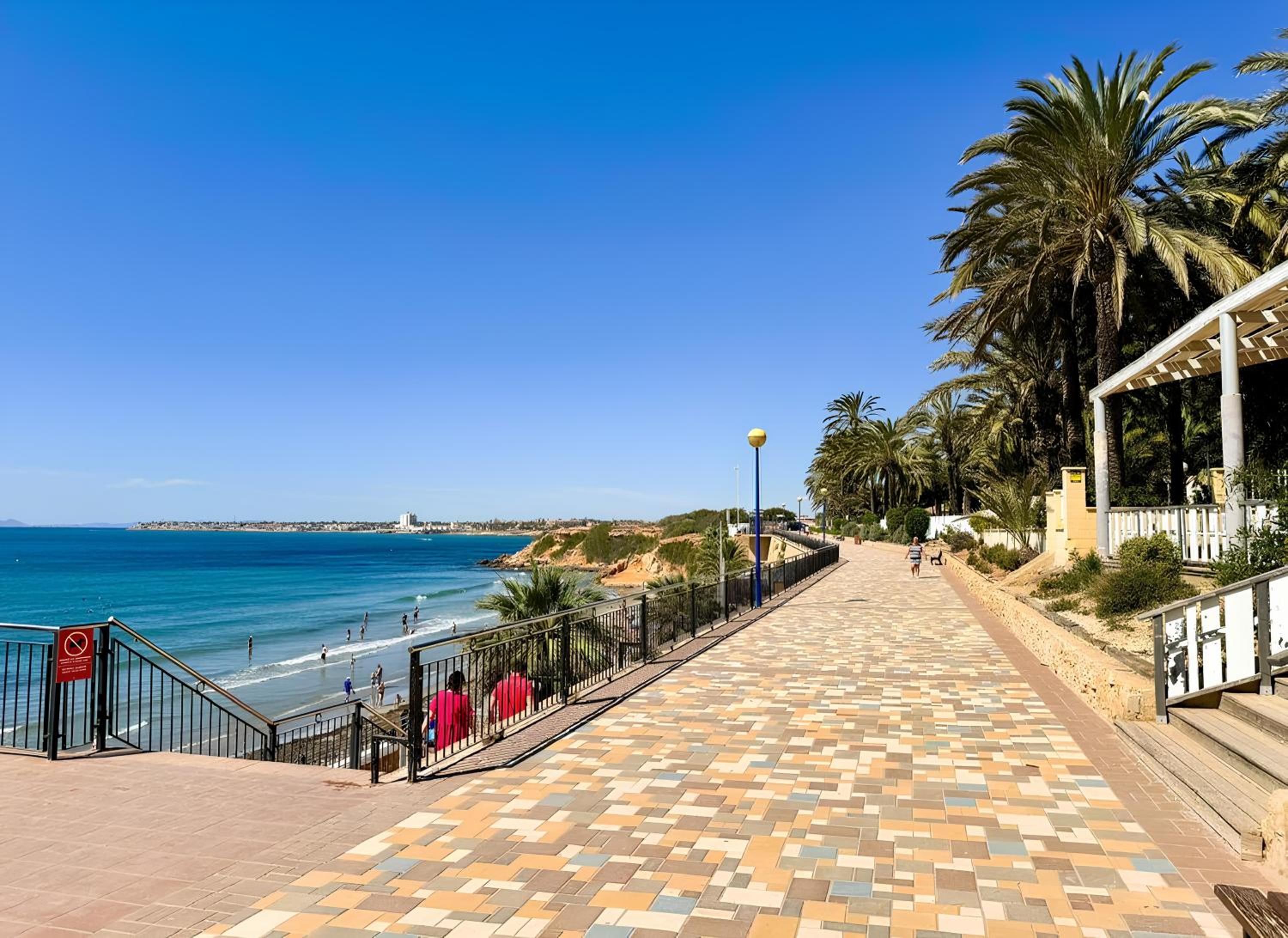 Large apartment near the sea