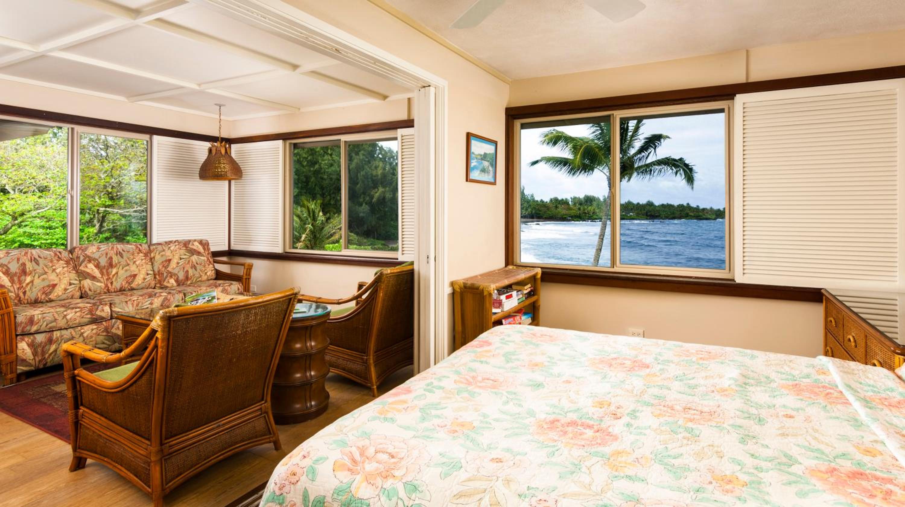 Hana Kai Maui - #4 Nanuʻalele Oceanfront 1 BR view 5