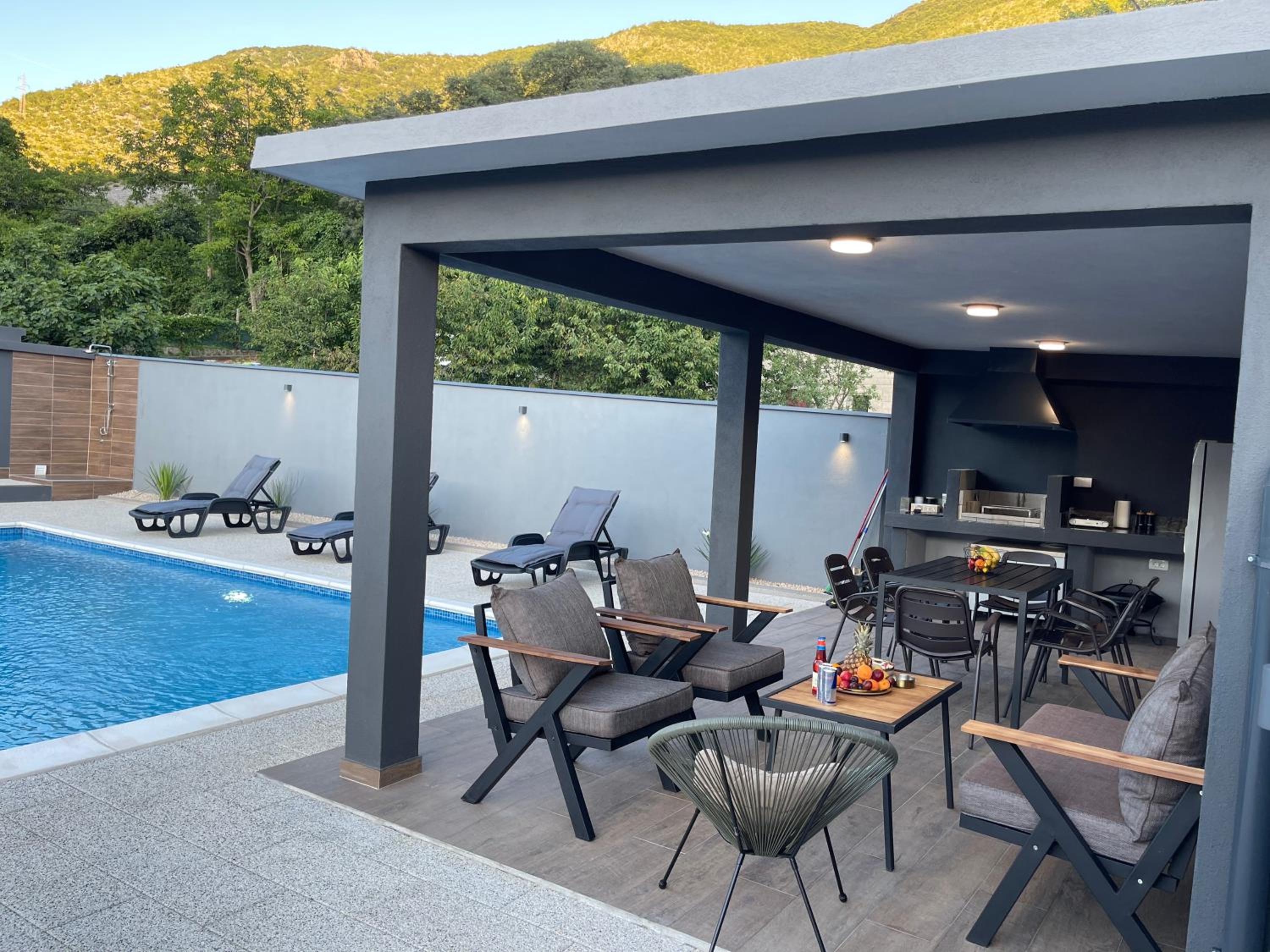 House and pool BajNa