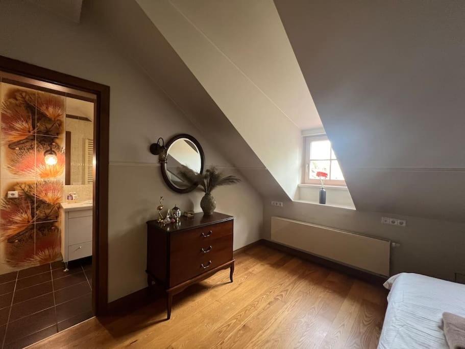 Old Town apartment with Free Parking