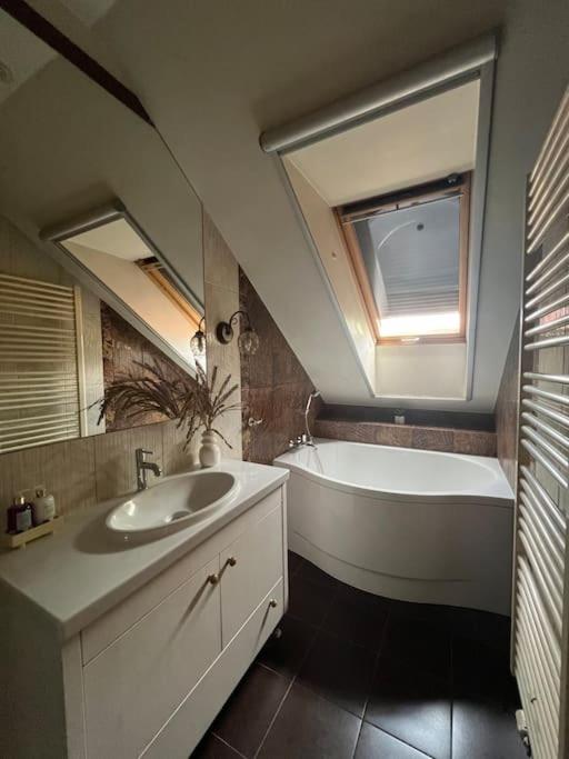 Old Town apartment with Free Parking