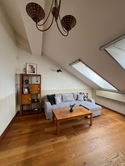 Old Town apartment with Free Parking