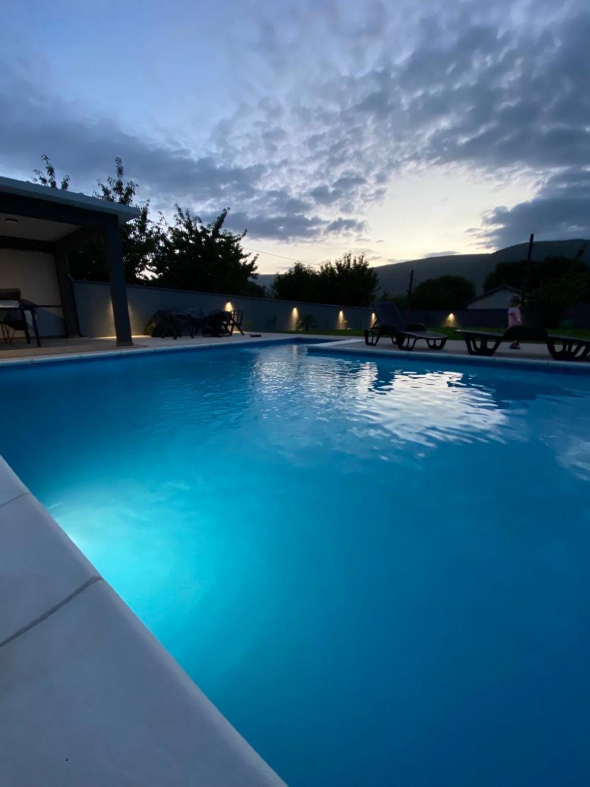 House and pool BajNa