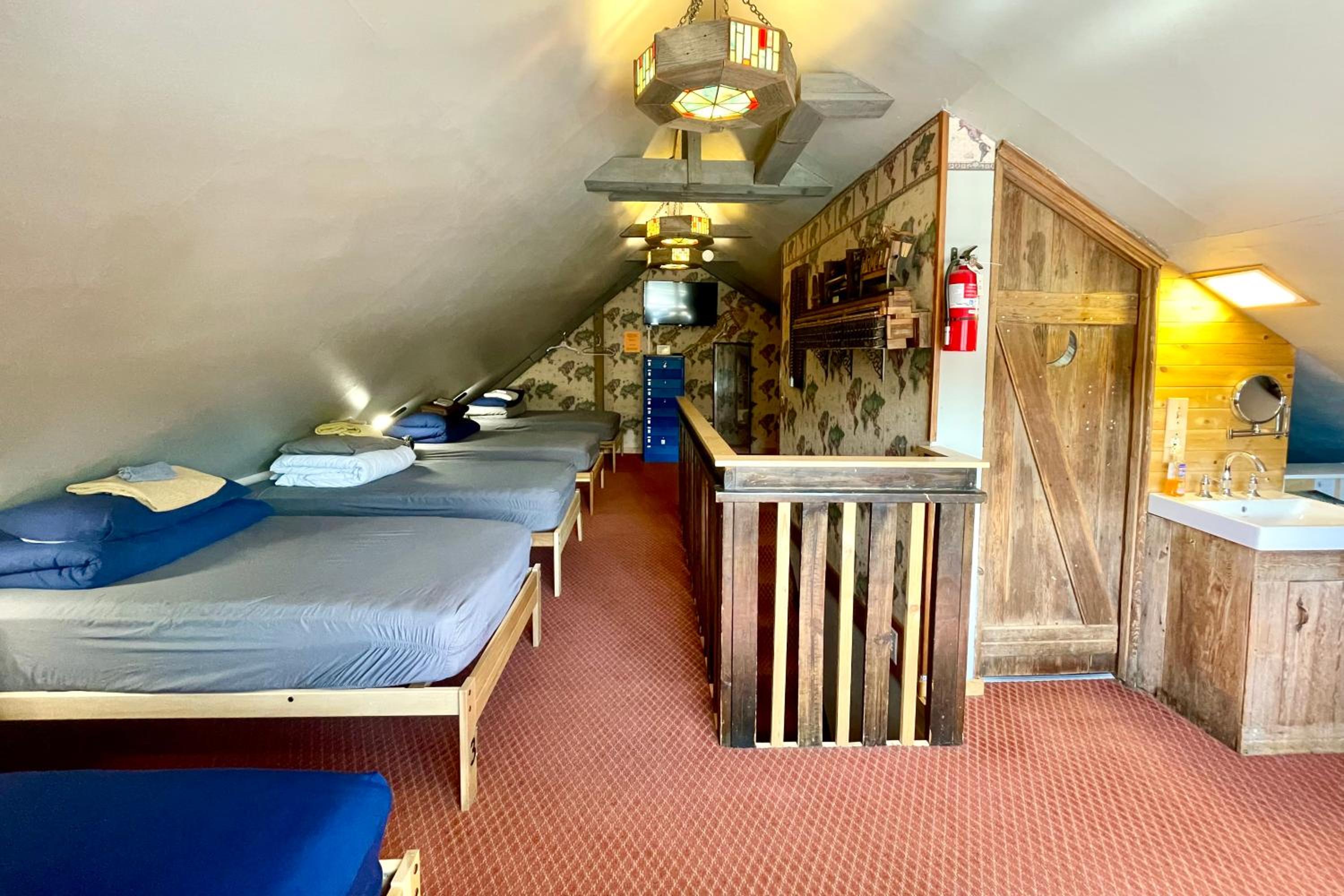 Fireside Inn & Hostel