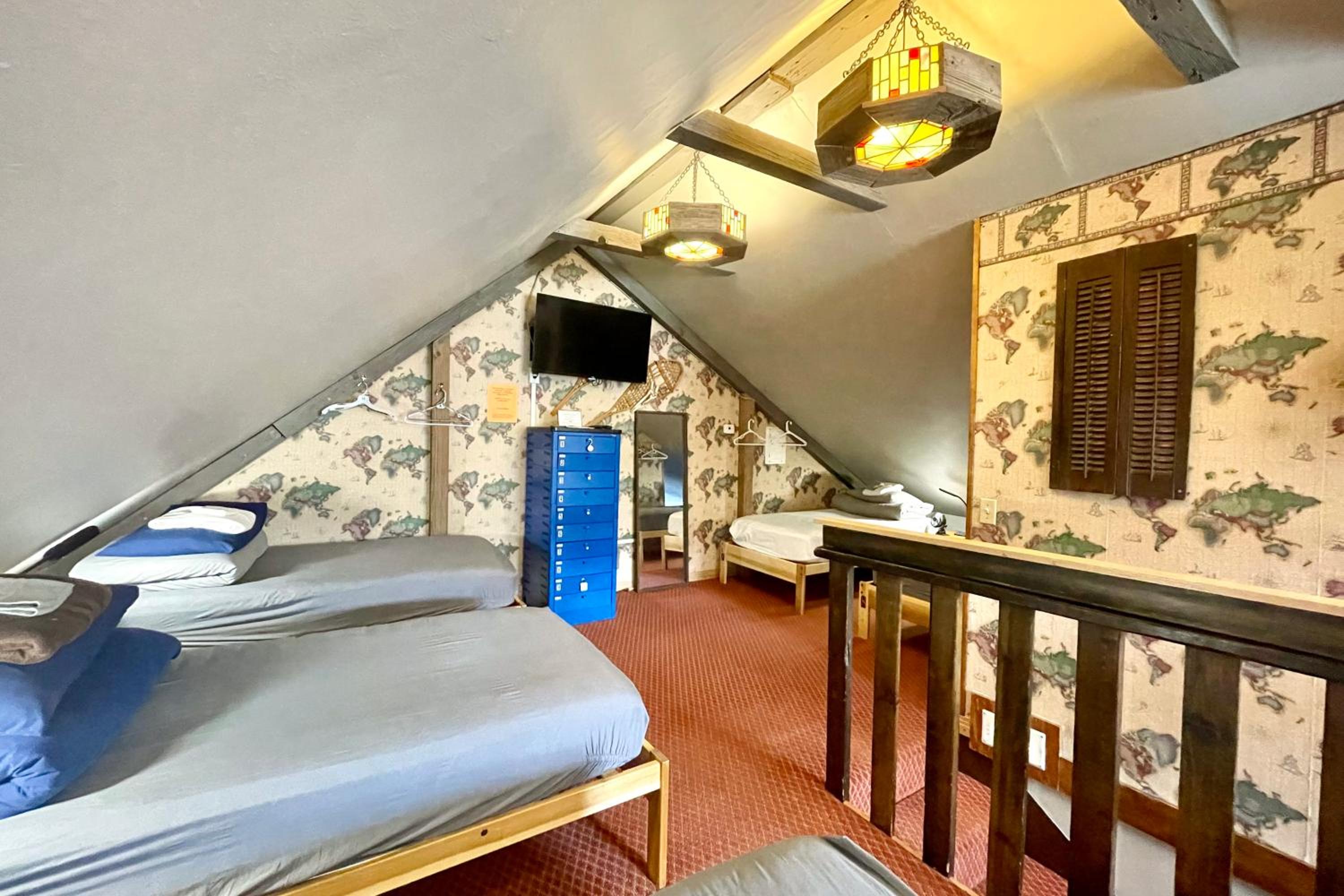 Fireside Inn & Hostel