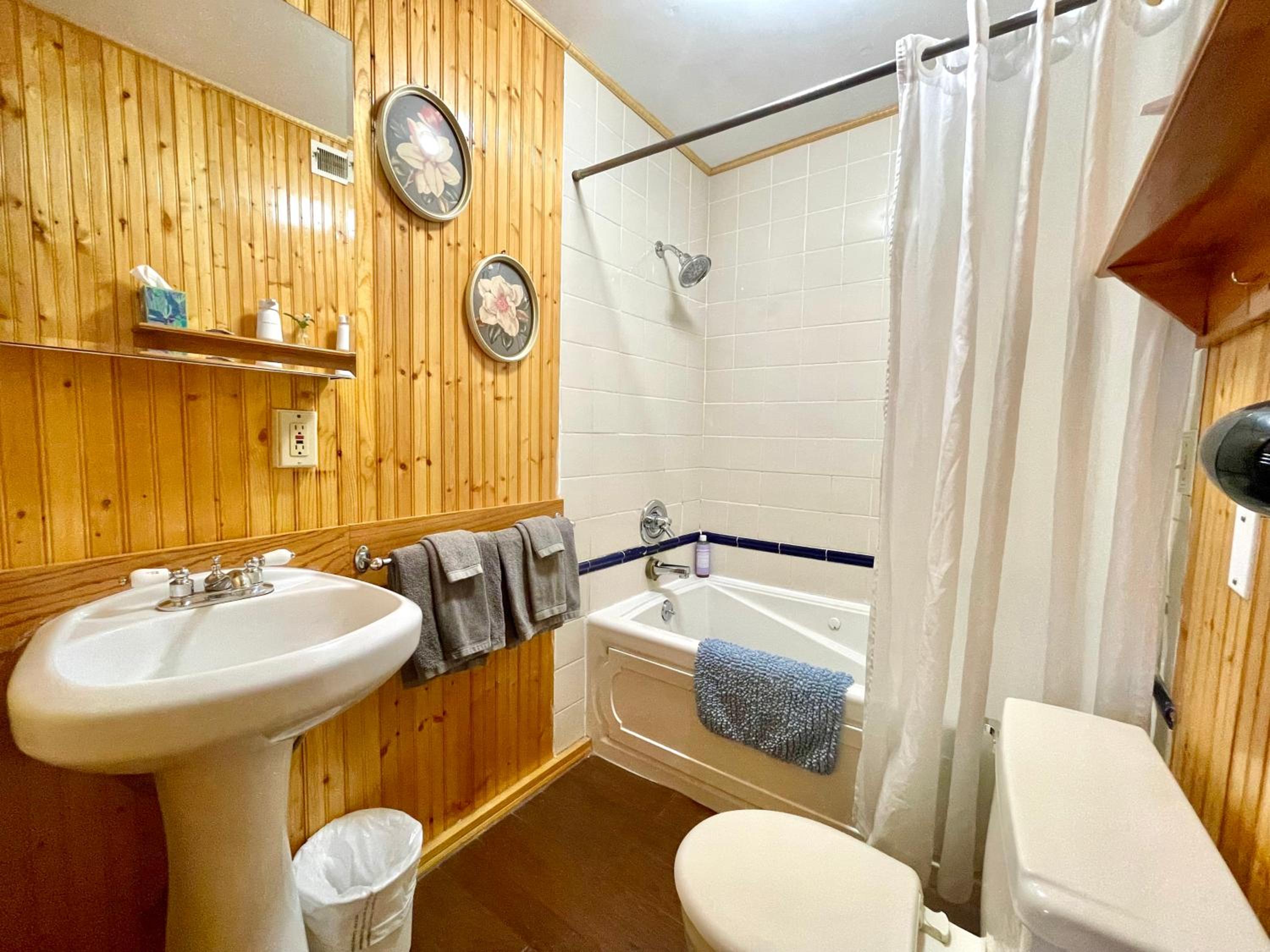 Fireside Inn & Hostel