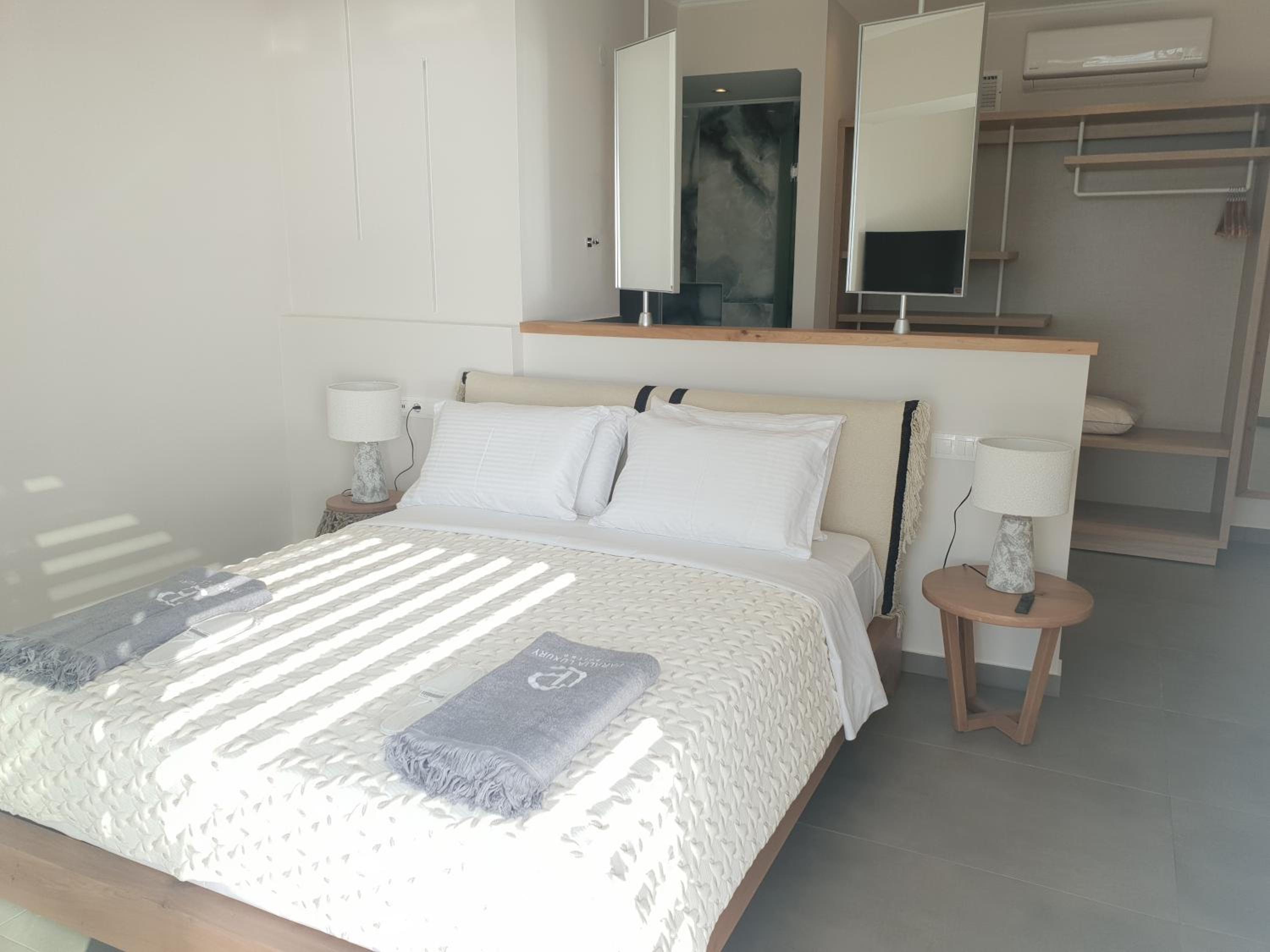 Paralia Luxury Suites photo 5