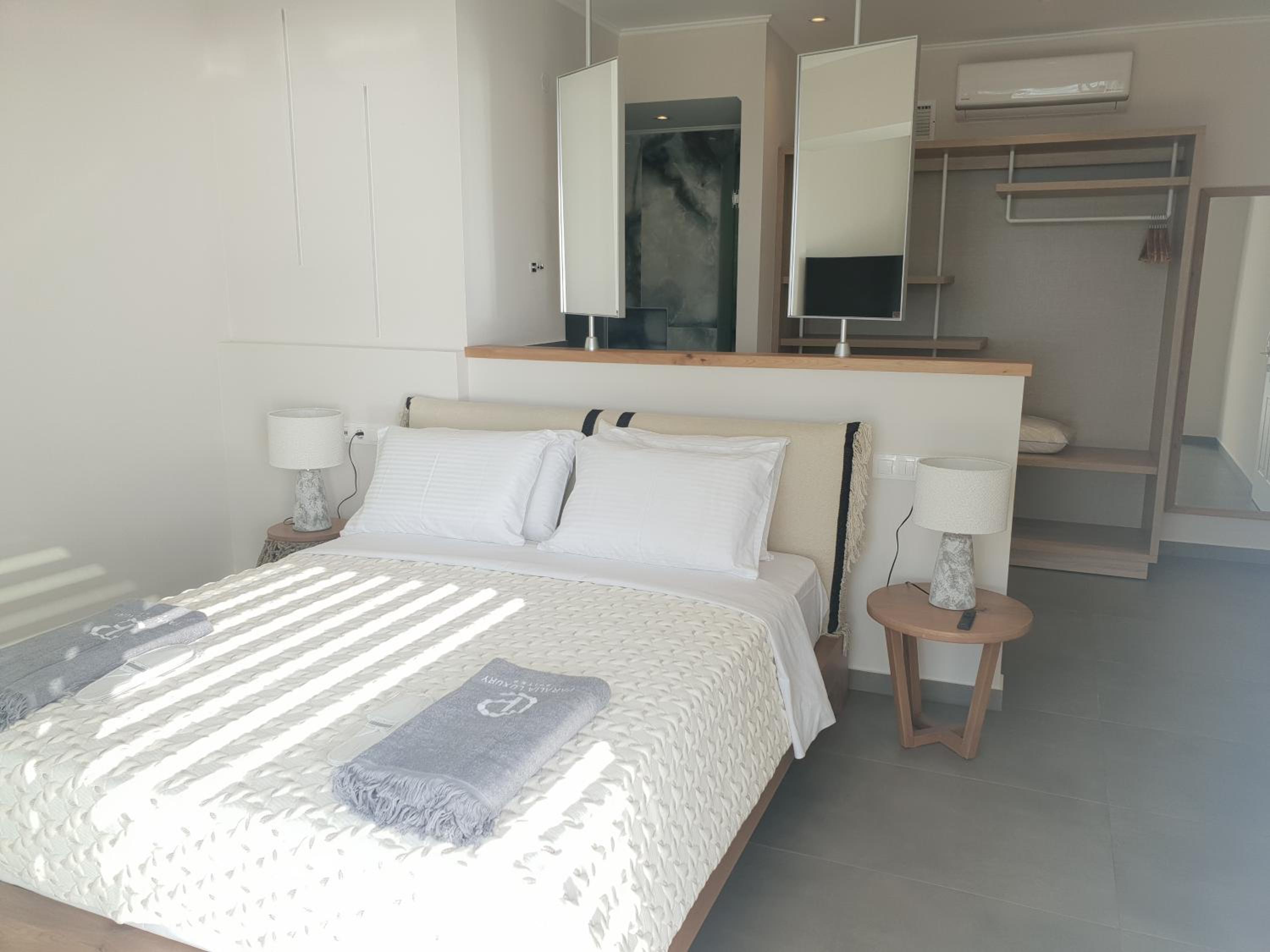 Paralia Luxury Suites photo 2