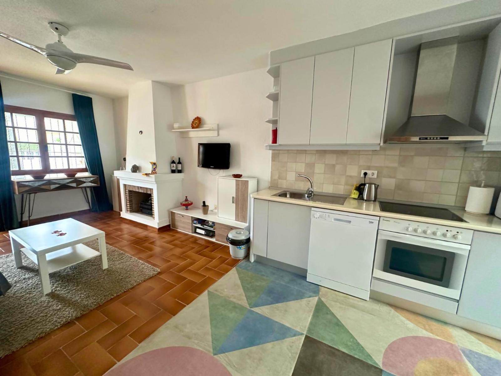 Ancora 4: Apartamento en urbanización con piscina