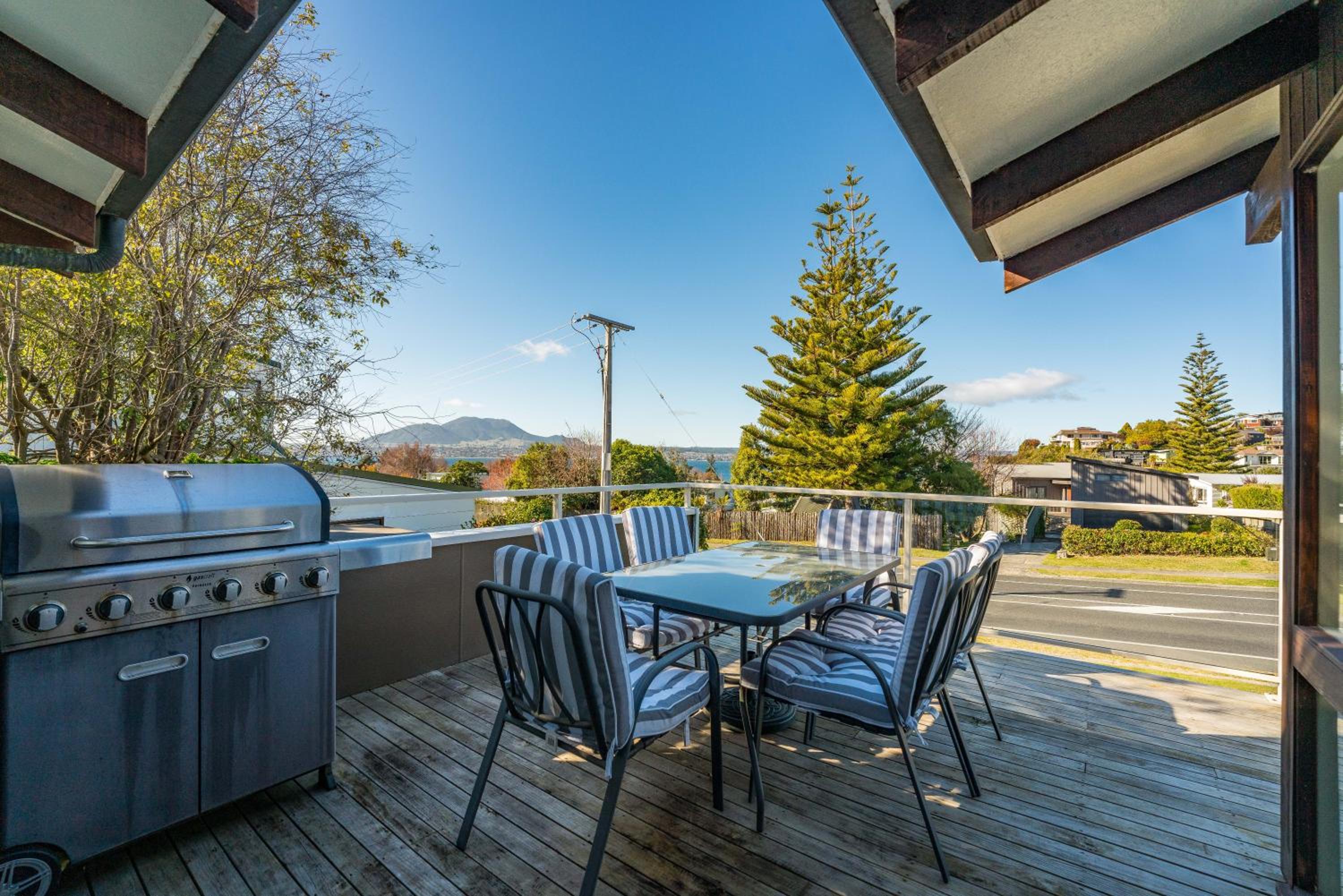 Brownies Bach - Lake Taupo Holiday Home view 2