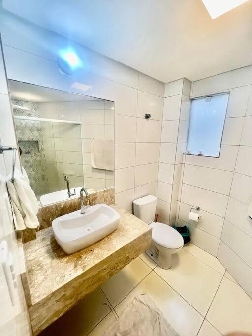 Quarto e sala bem localizado