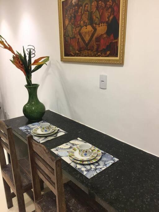 Quarto e sala bem localizado