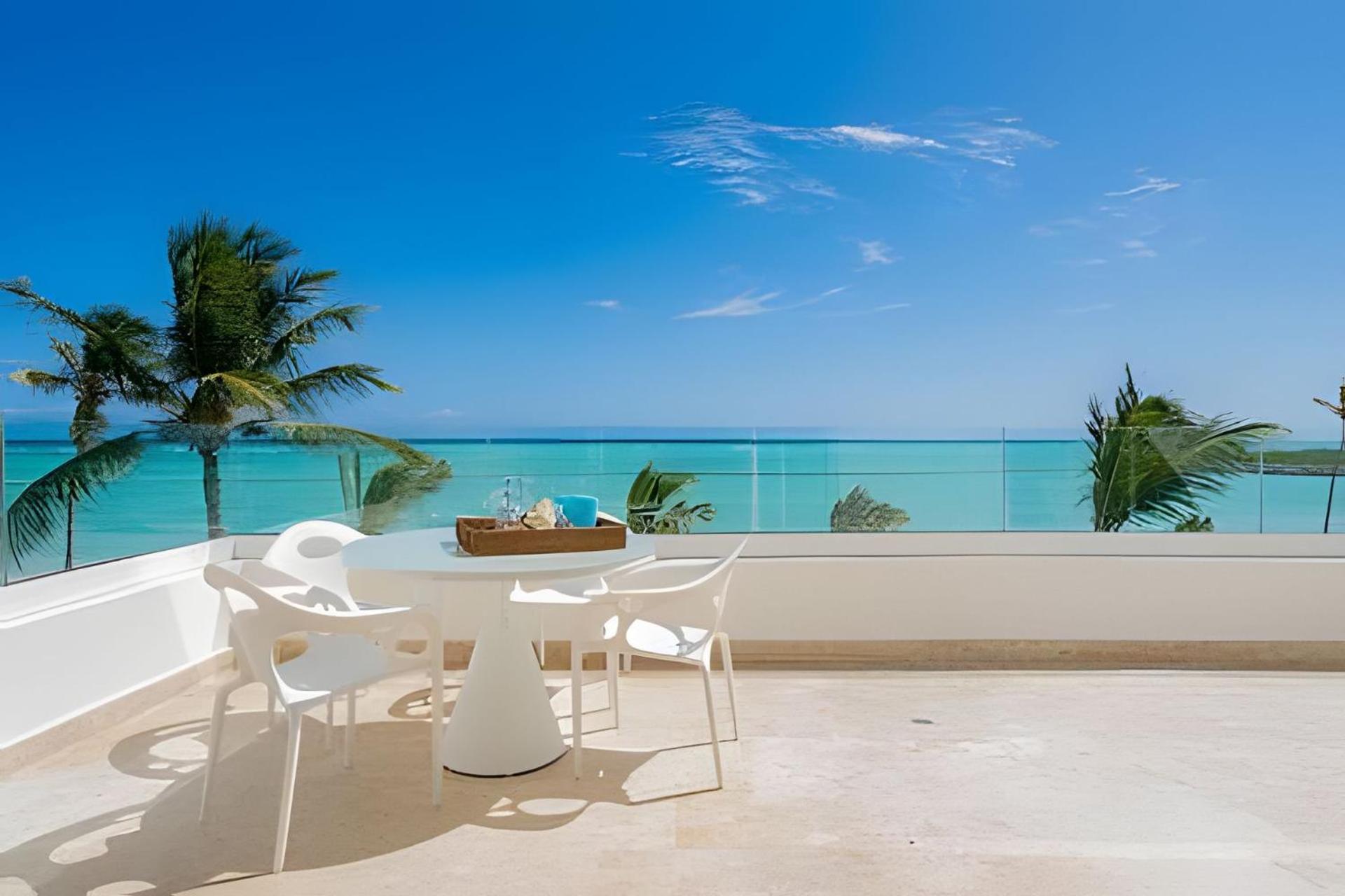 Punta Palmera Beach Front with private cold jacuzzI view 3
