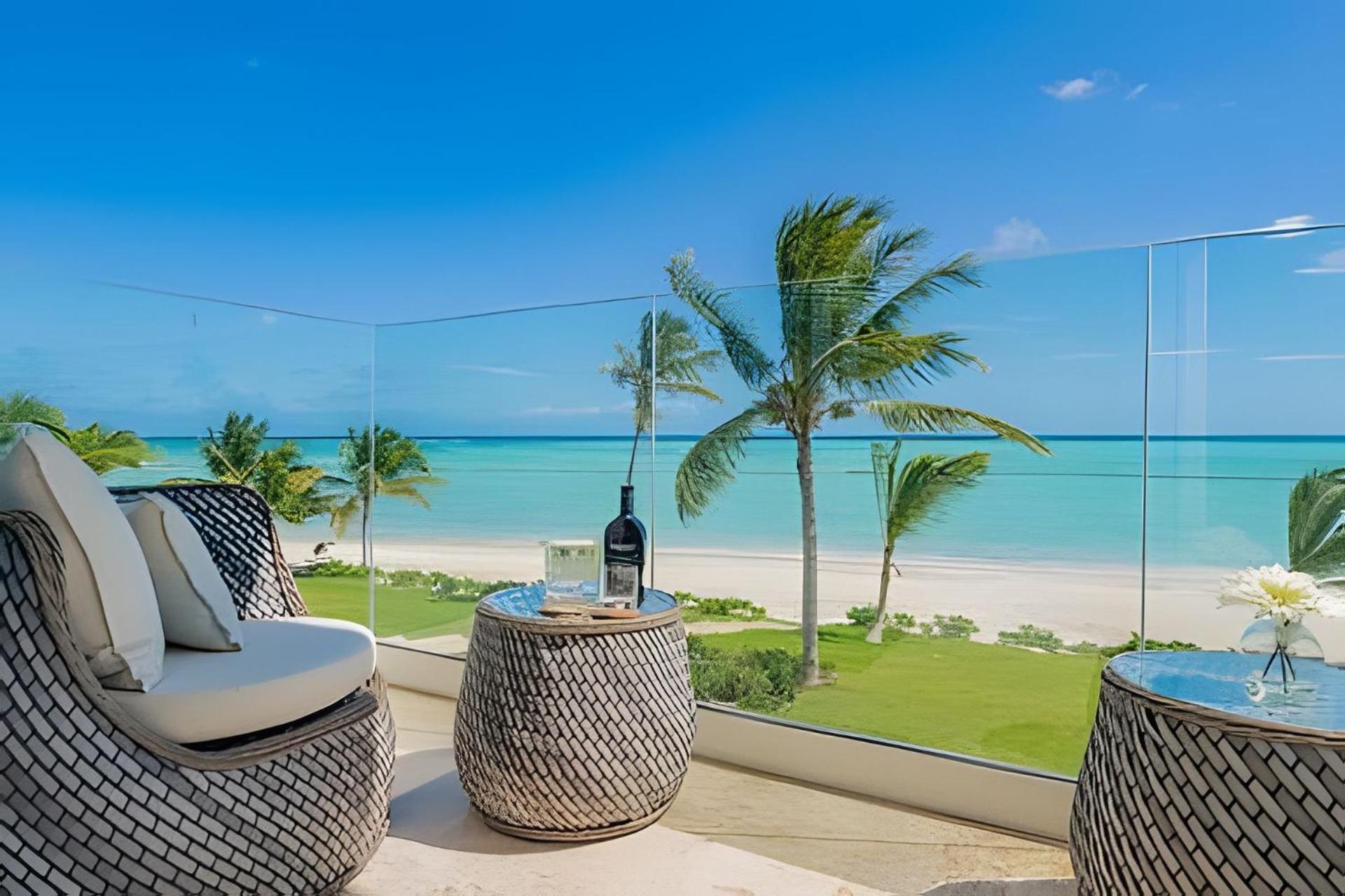 Punta Palmera Beach Front with private cold jacuzzI view 4