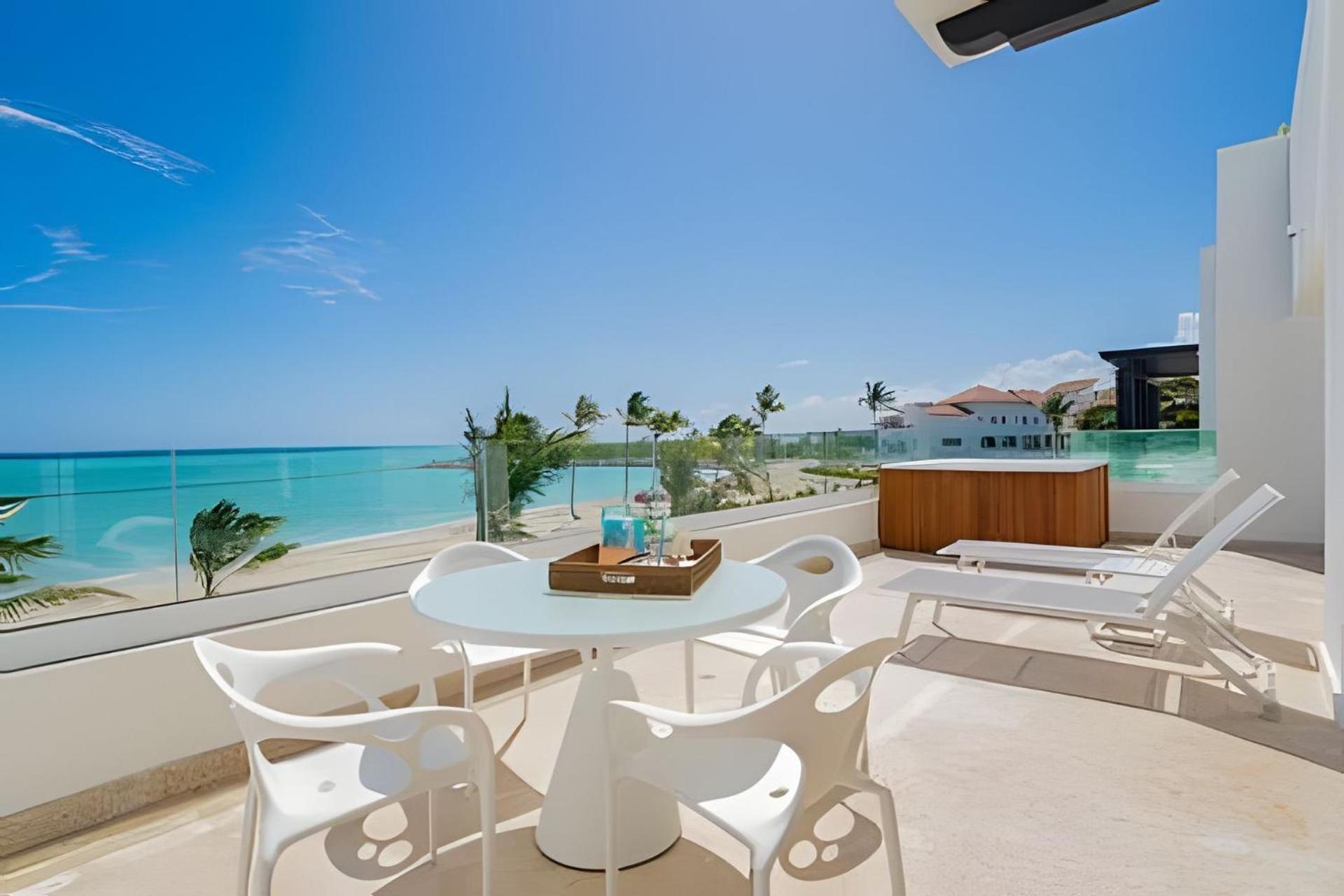 Punta Palmera Beach Front with private cold jacuzzI view 5