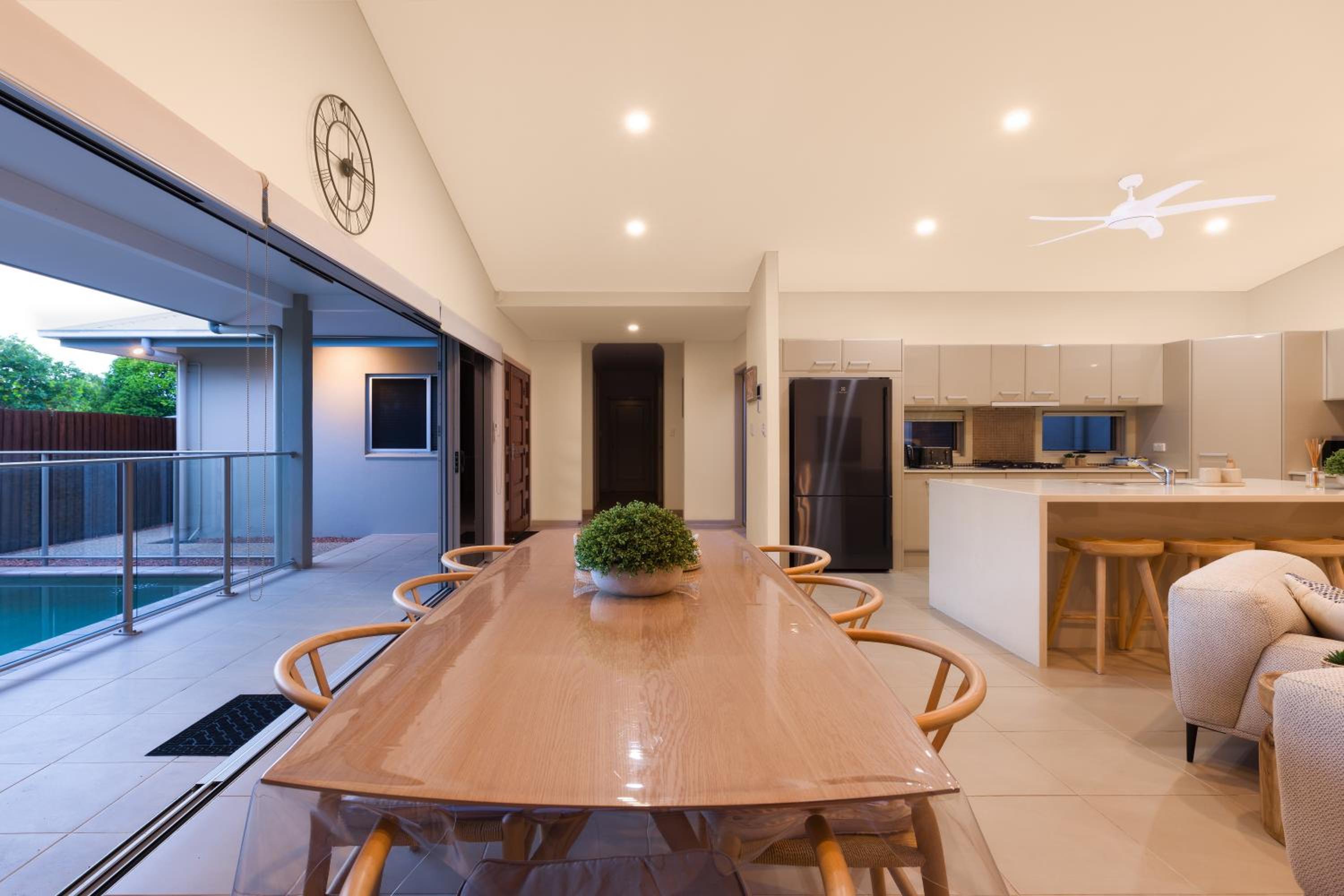 Private Luxury Haven with SUV Hire, Pool, Near Marina