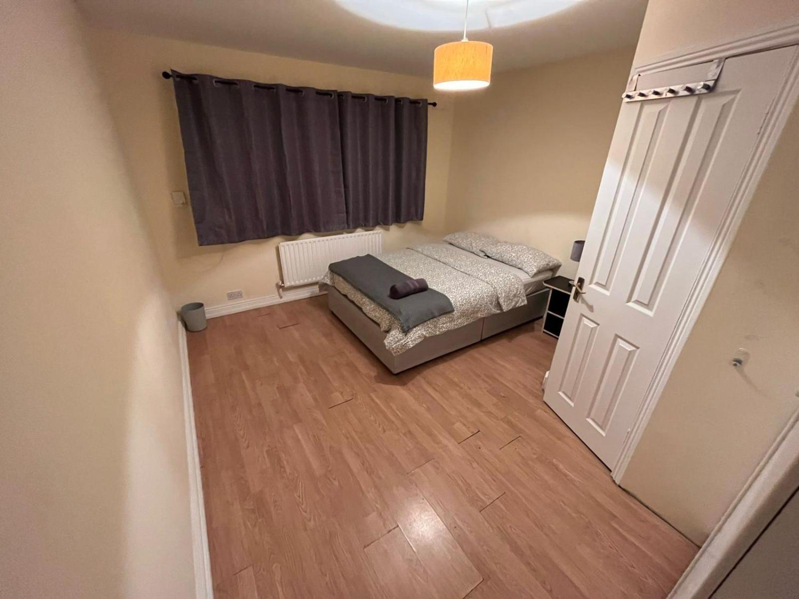 Cama doble con baño privado D24