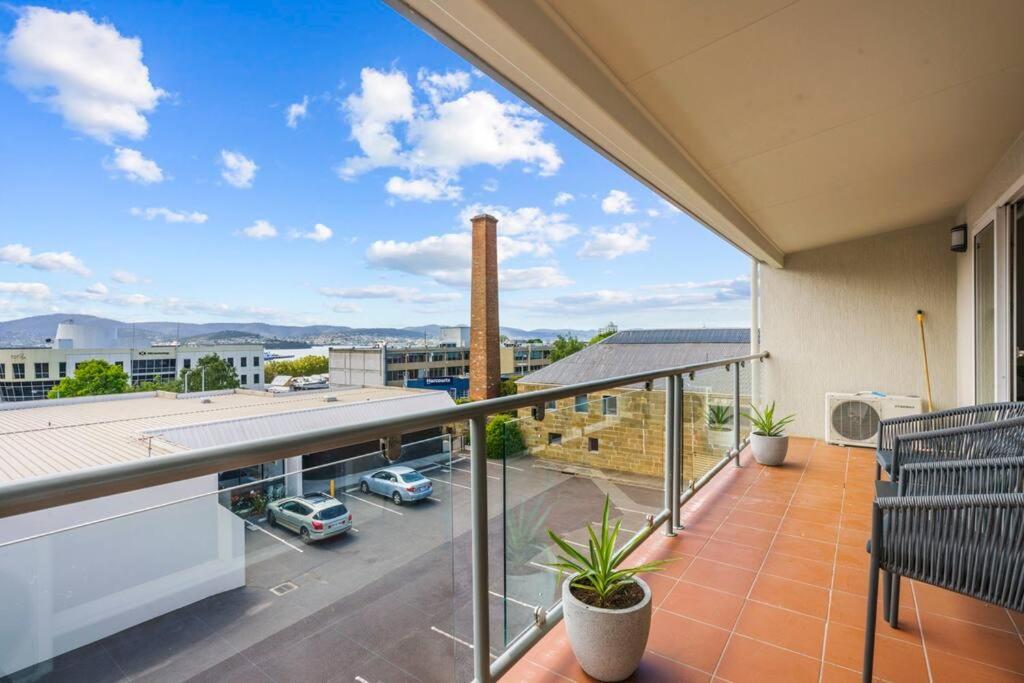 City fringe modern apartment with car parking