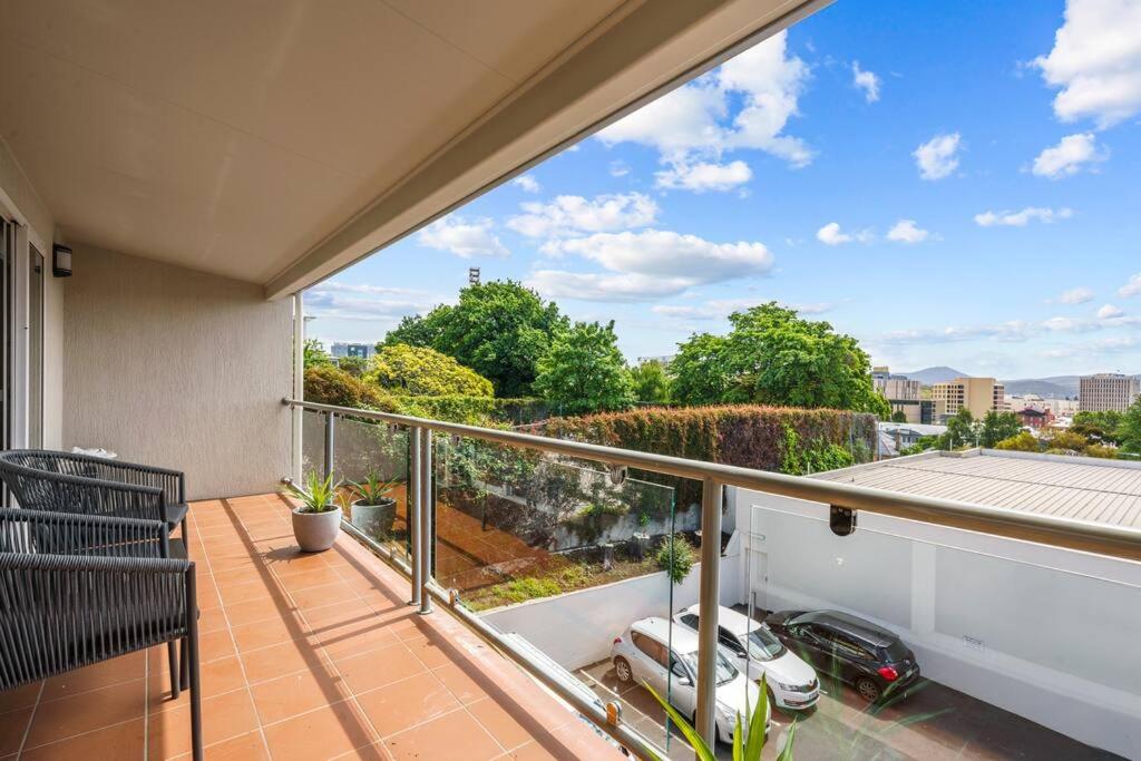 City fringe modern apartment with car parking