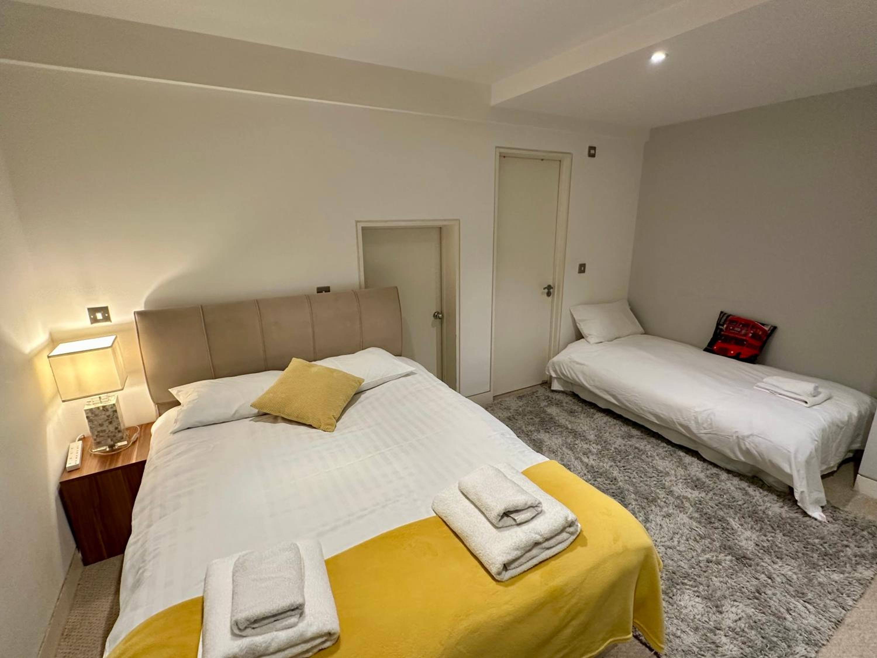MK London Central & Cosy Studio Apartments