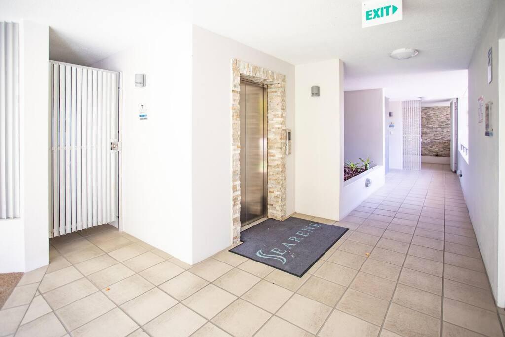 Seaviews at Searene, Spacious, Pool & Free WIFI