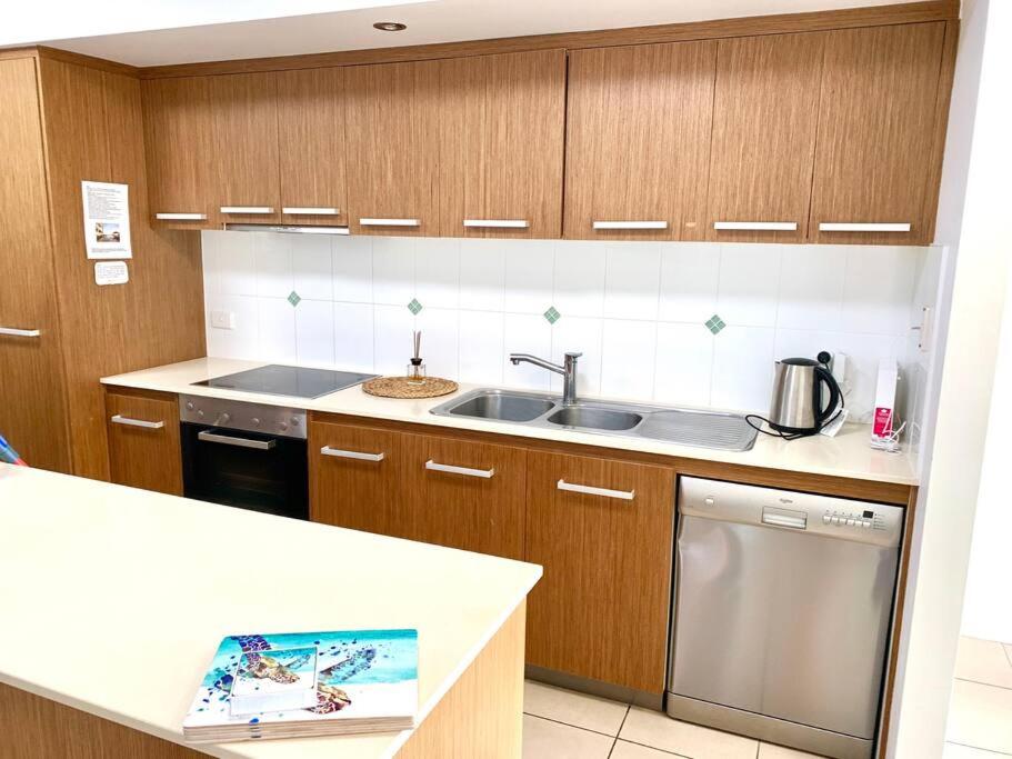 Seaviews at Searene, Spacious, Pool & Free WIFI