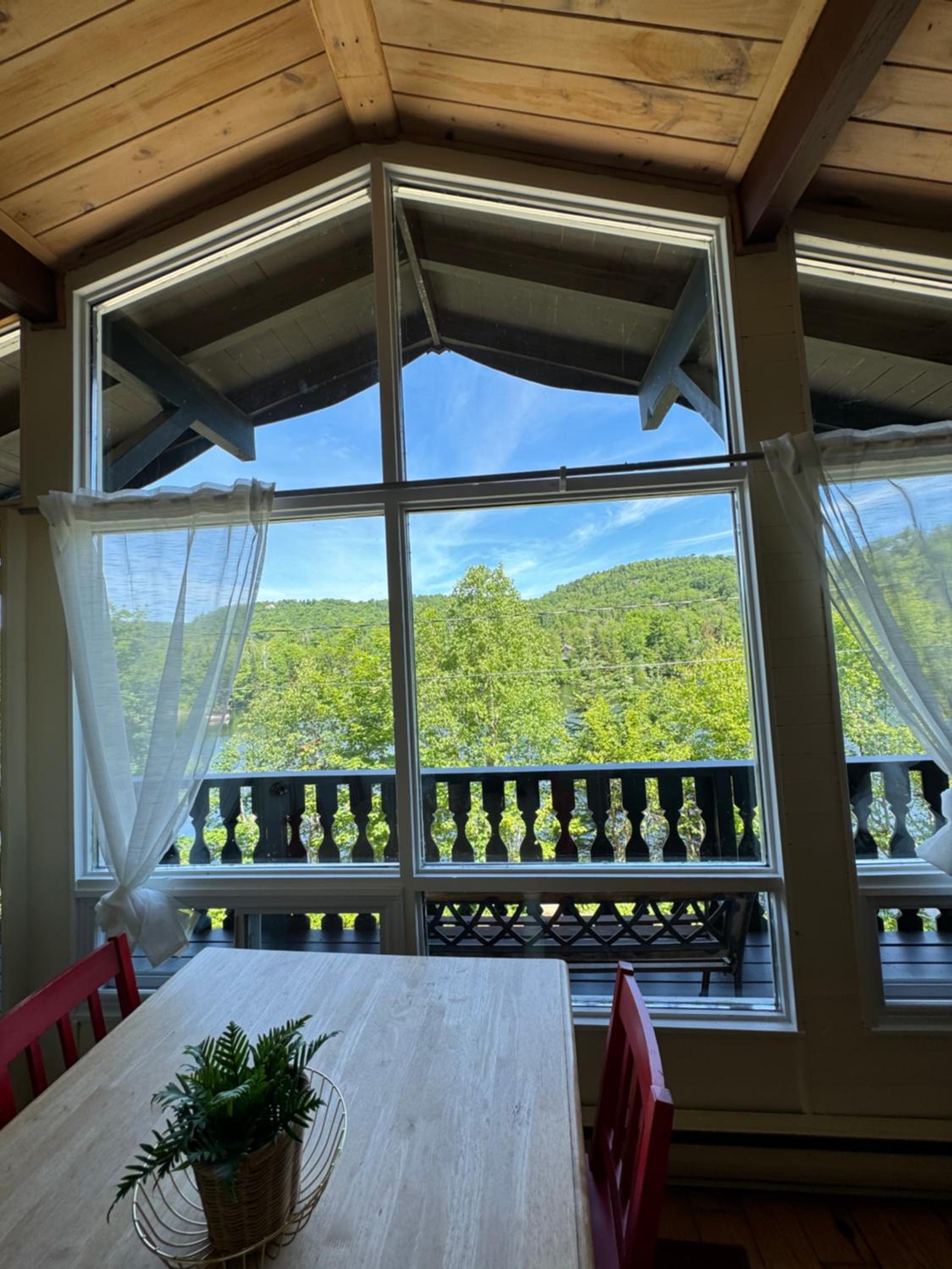 Chalet Alpin Suisse Au Bord Du Lac