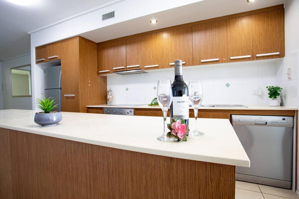 Seaviews at Searene, Spacious, Pool & Free WIFI