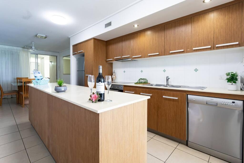 Seaviews at Searene, Spacious, Pool & Free WIFI