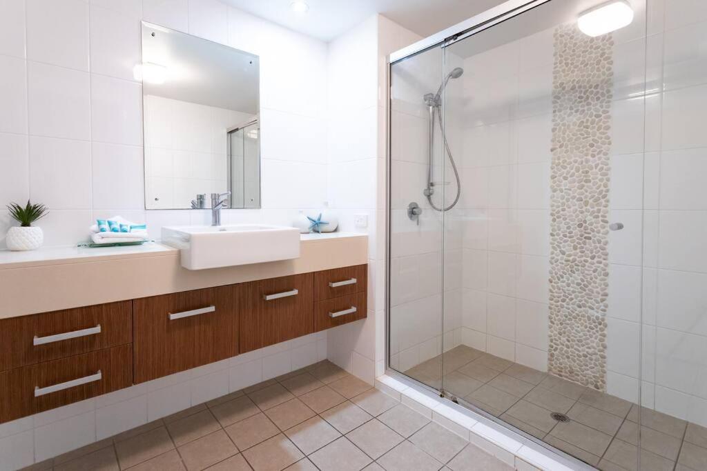 Seaviews at Searene, Spacious, Pool & Free WIFI
