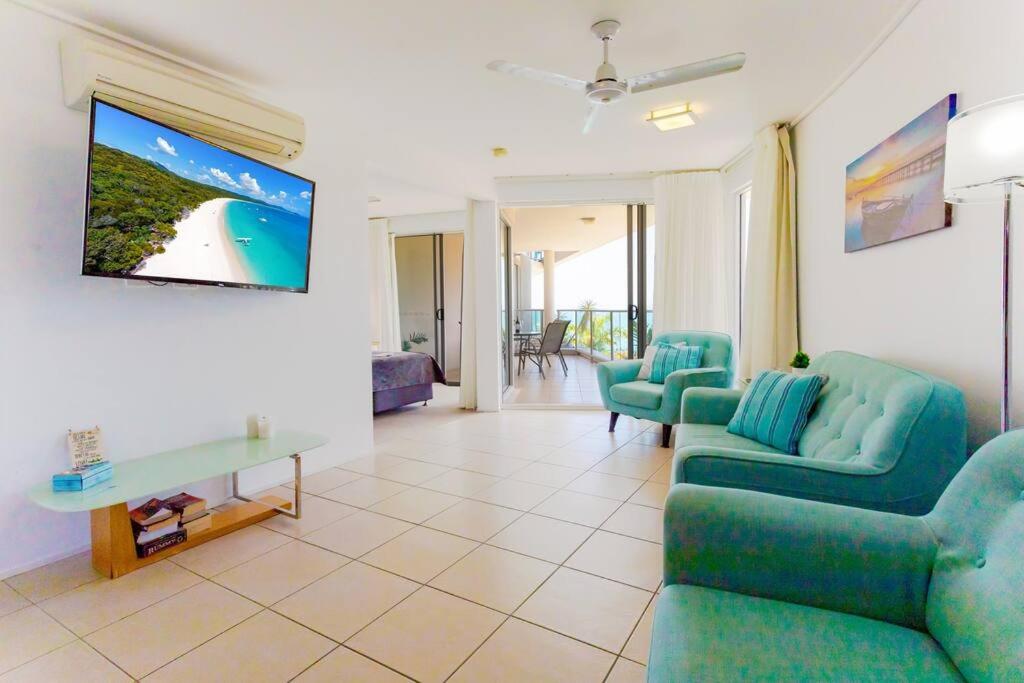 Seaviews at Searene, Spacious, Pool & Free WIFI